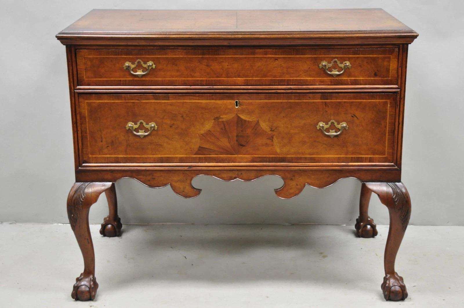 Antico comò inglese georgiano in radica di noce con intarsi a sfera e ad artiglio in vendita 9