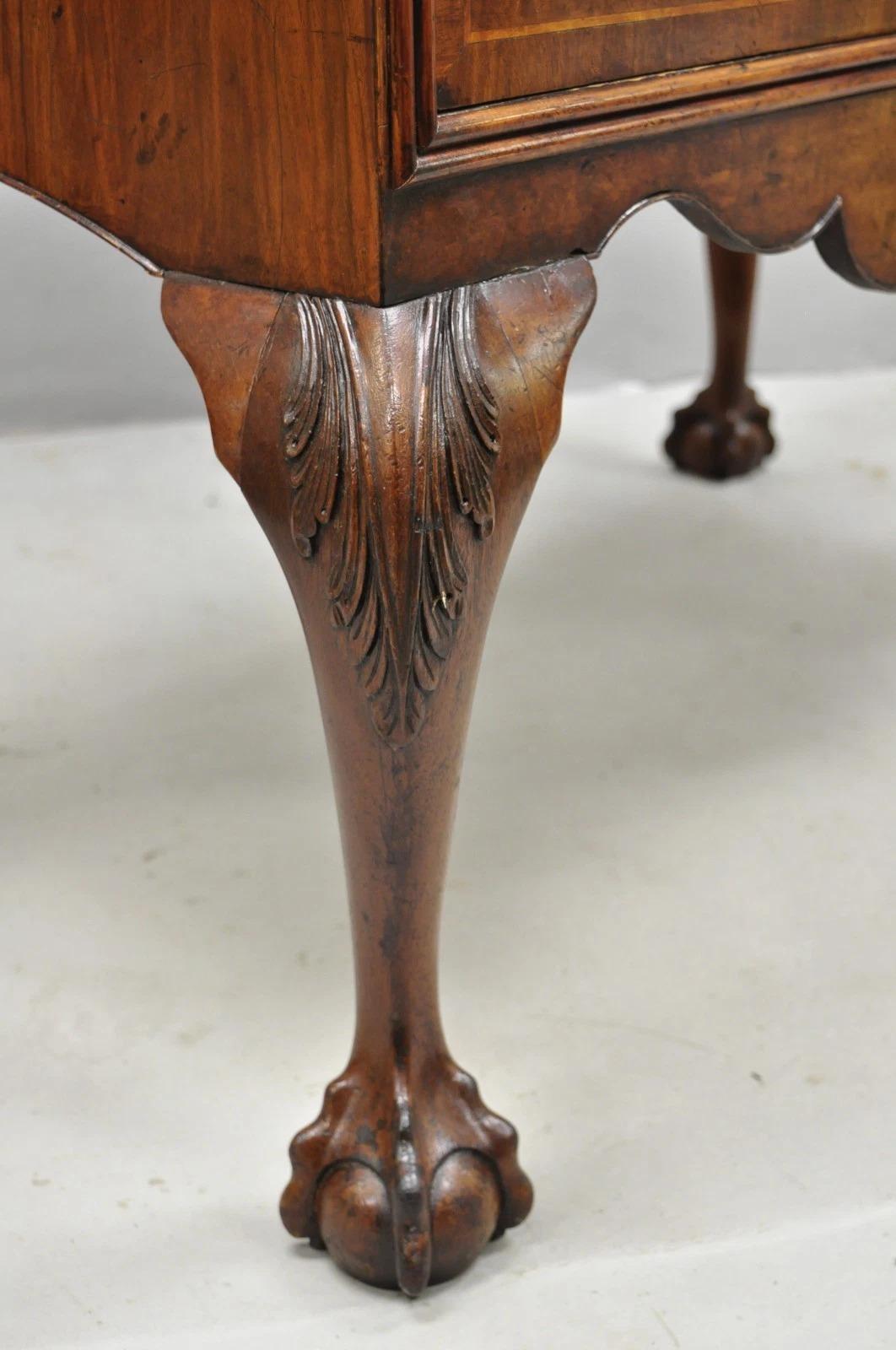 Noce Antico comò inglese georgiano in radica di noce con intarsi a sfera e ad artiglio in vendita