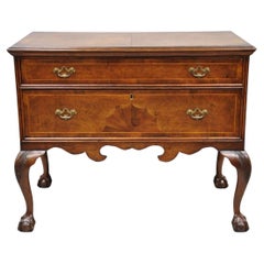 Antico comò inglese georgiano in radica di noce con intarsi a sfera e ad artiglio