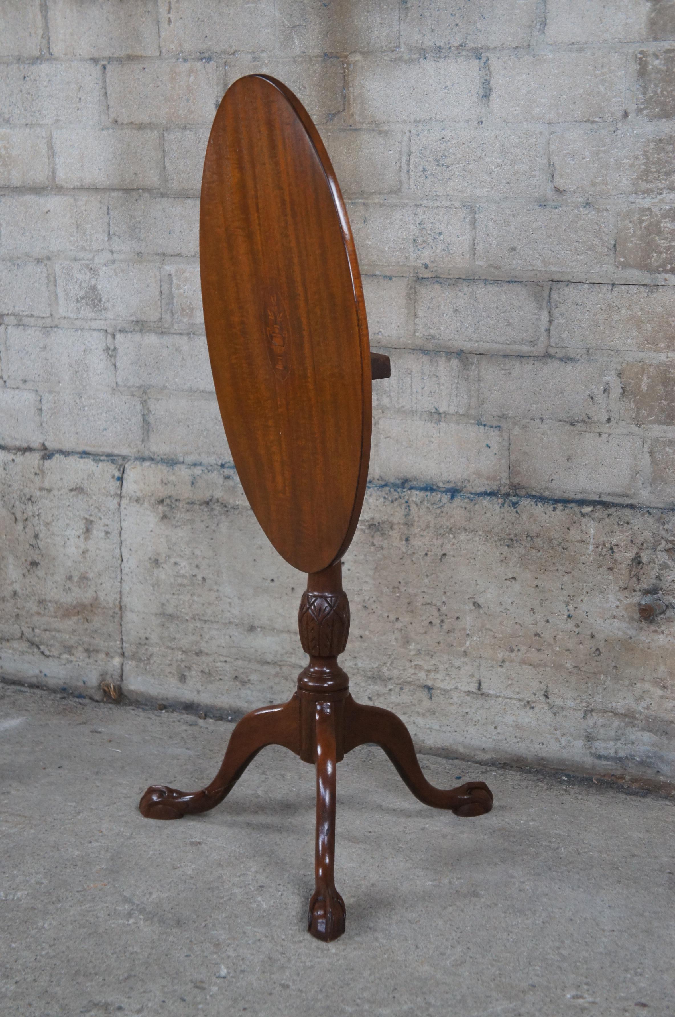 Antique English Georgian Chippendale Style Mahogany Inlaid Oval Tilt Top Table In Good Condition For Sale In Dayton, OH