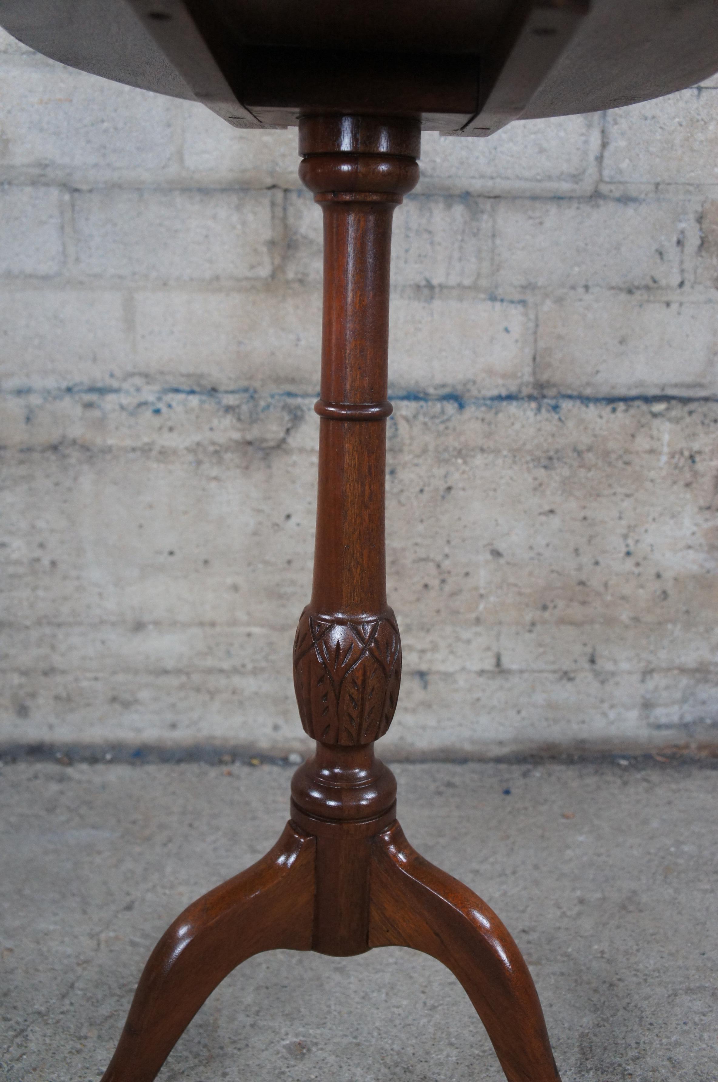 Antique English Georgian Chippendale Style Mahogany Inlaid Oval Tilt Top Table For Sale 2