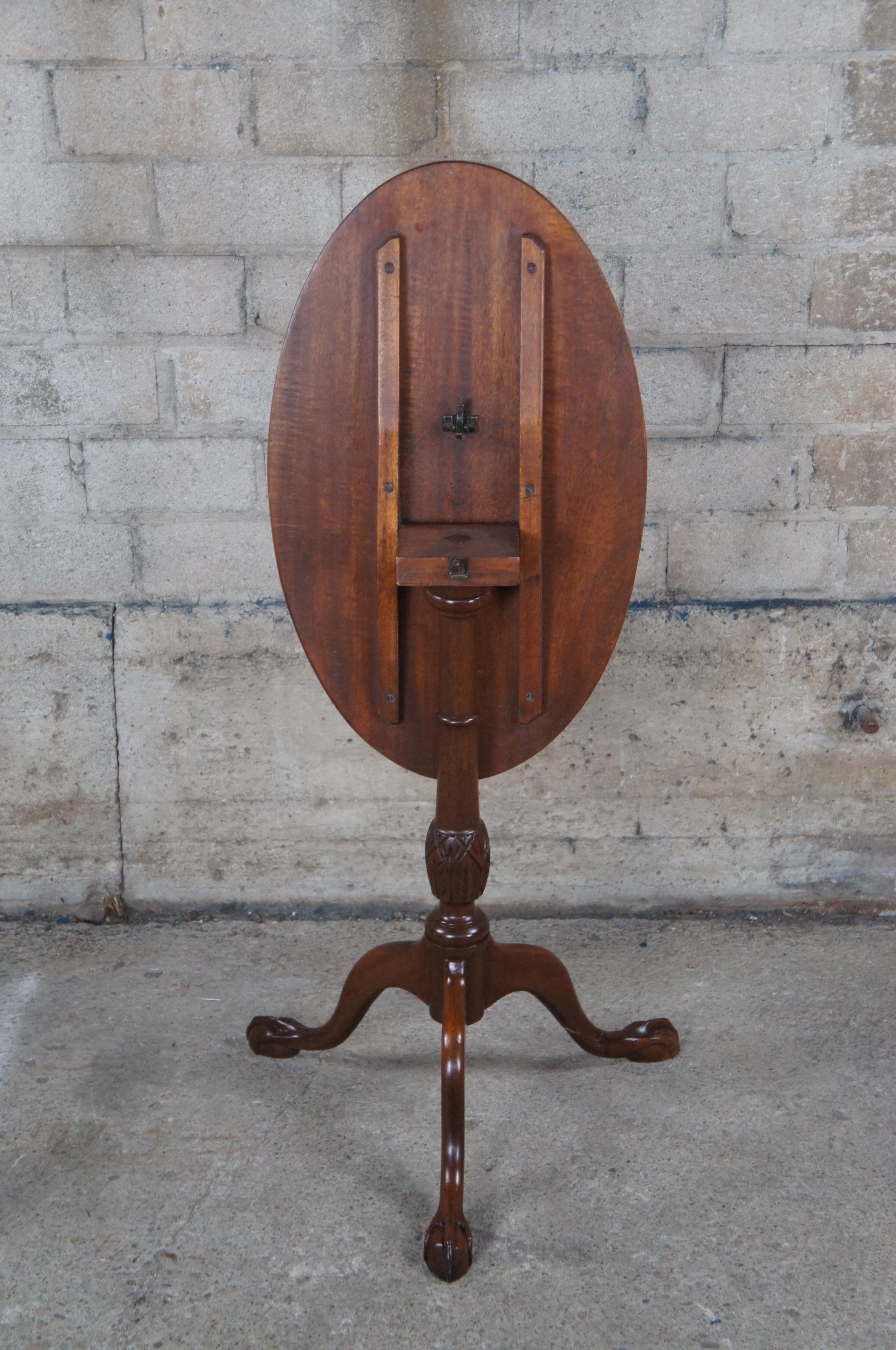 Antique English Georgian Chippendale Style Mahogany Inlaid Oval Tilt Top Table For Sale 4