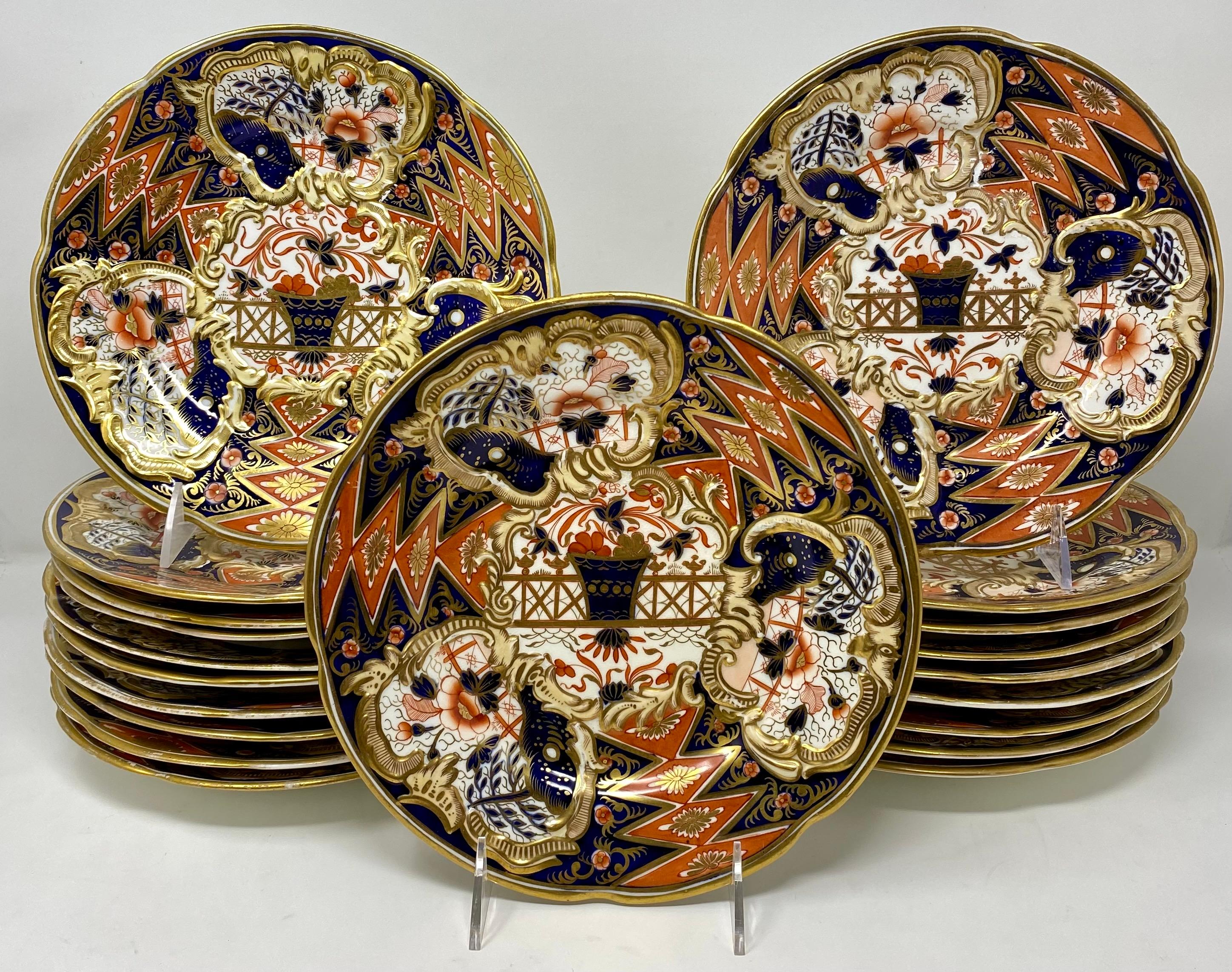 Finest quality antique English early Georgian Coalport Porcelain 29 piece dessert service with compotes and serving pieces, circa 1810-1820. These pieces are all in pristine condition for their age.
20 round plates: 9 