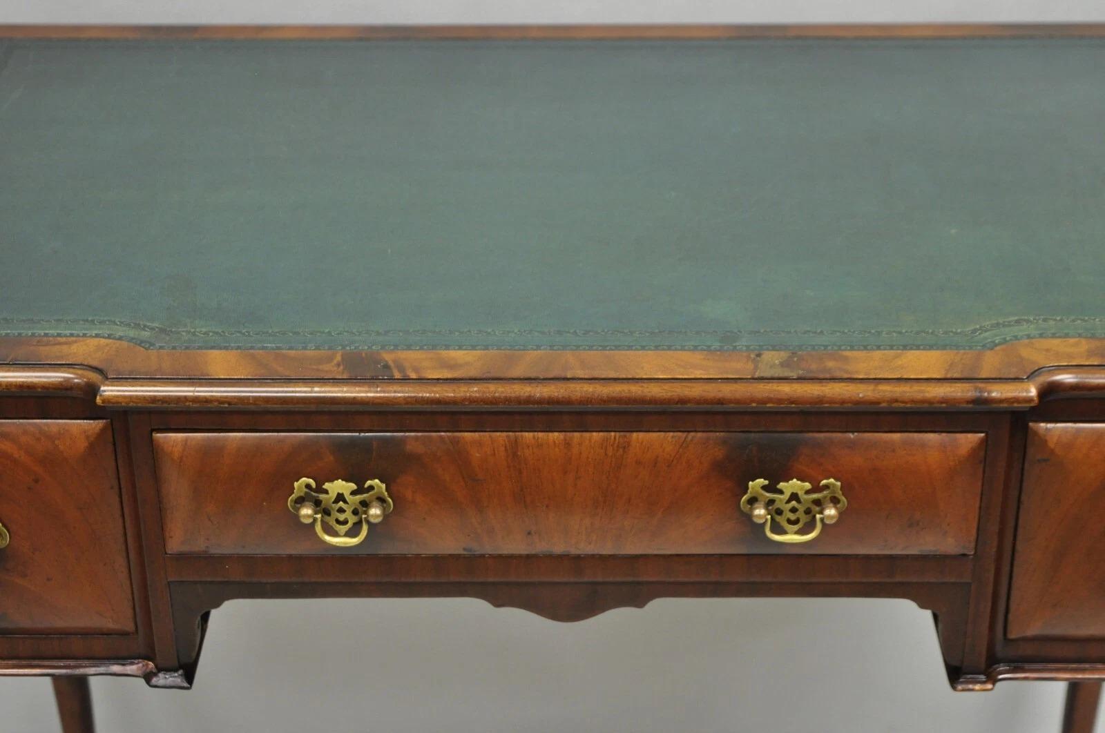Antique English Georgian Crotch Mahogany Green Leather Top Small Writing Desk In Good Condition For Sale In Philadelphia, PA