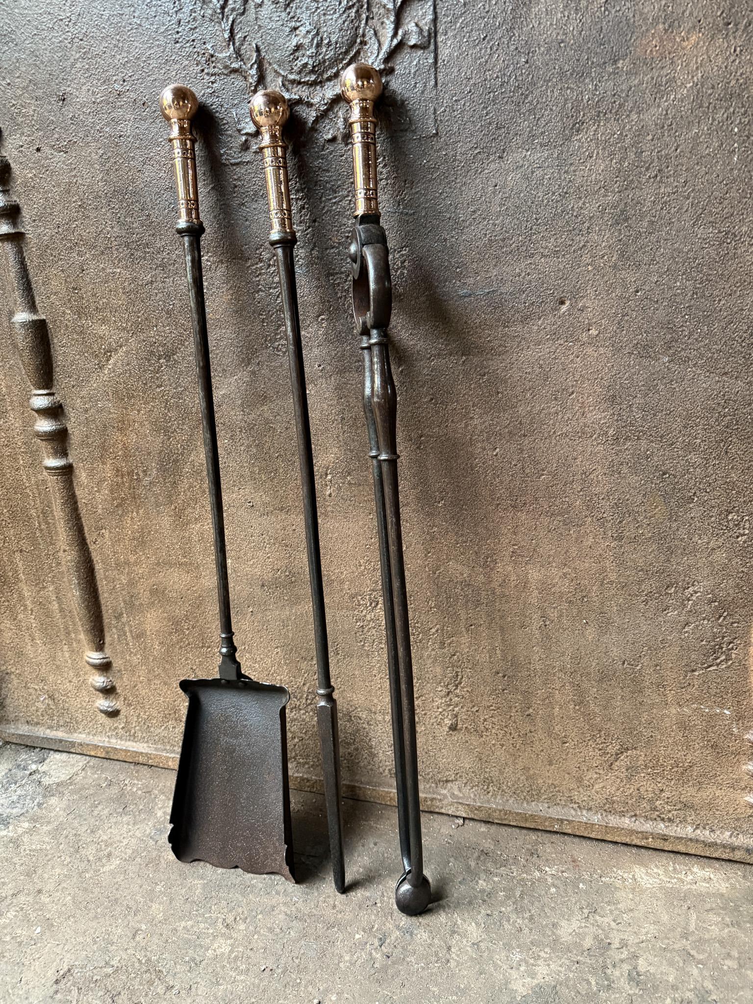 Antiguos utensilios georgianos ingleses para chimeneas o fuego, Siglos XVIII-XIX Vaciado en venta
