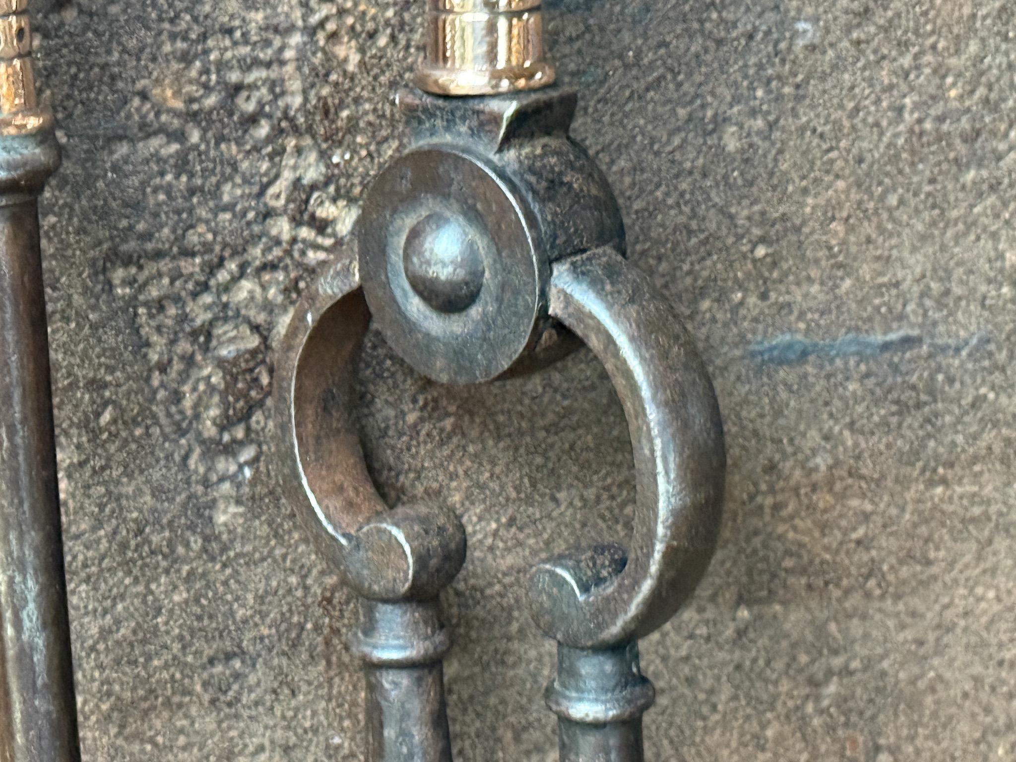 Antiguos utensilios georgianos ingleses para chimeneas o fuego, Siglos XVIII-XIX Hierro en venta