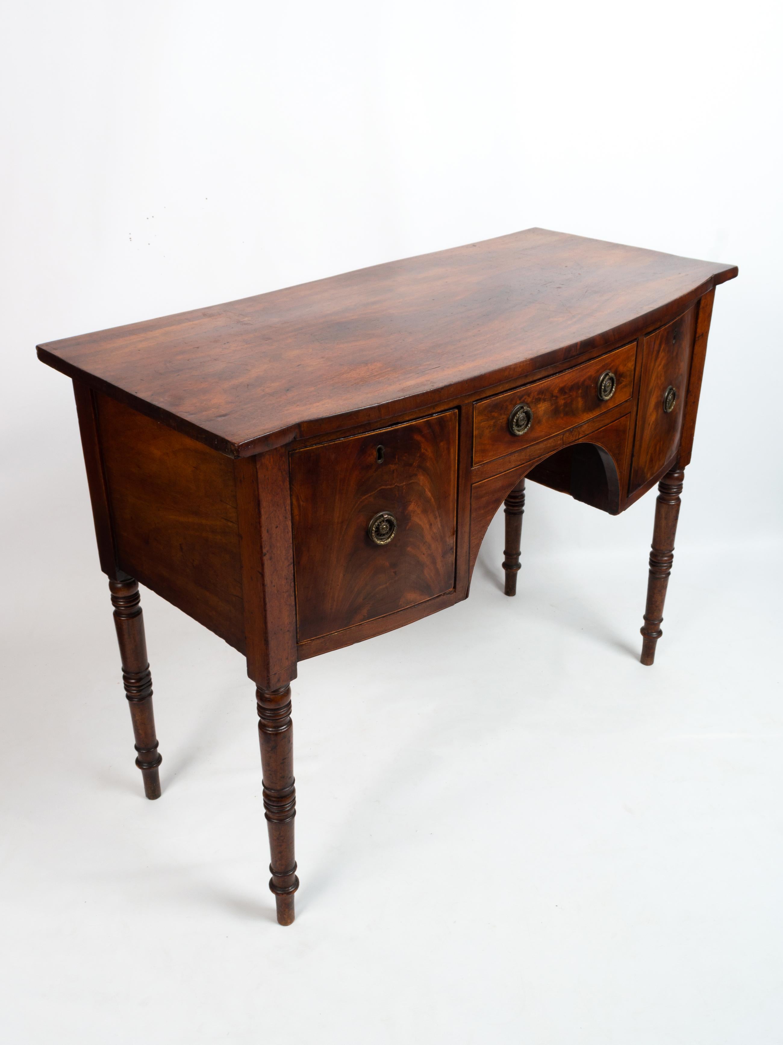 Antique English Georgian Flame Mahogany Sideboard Server Console Hall Table In Good Condition For Sale In London, GB