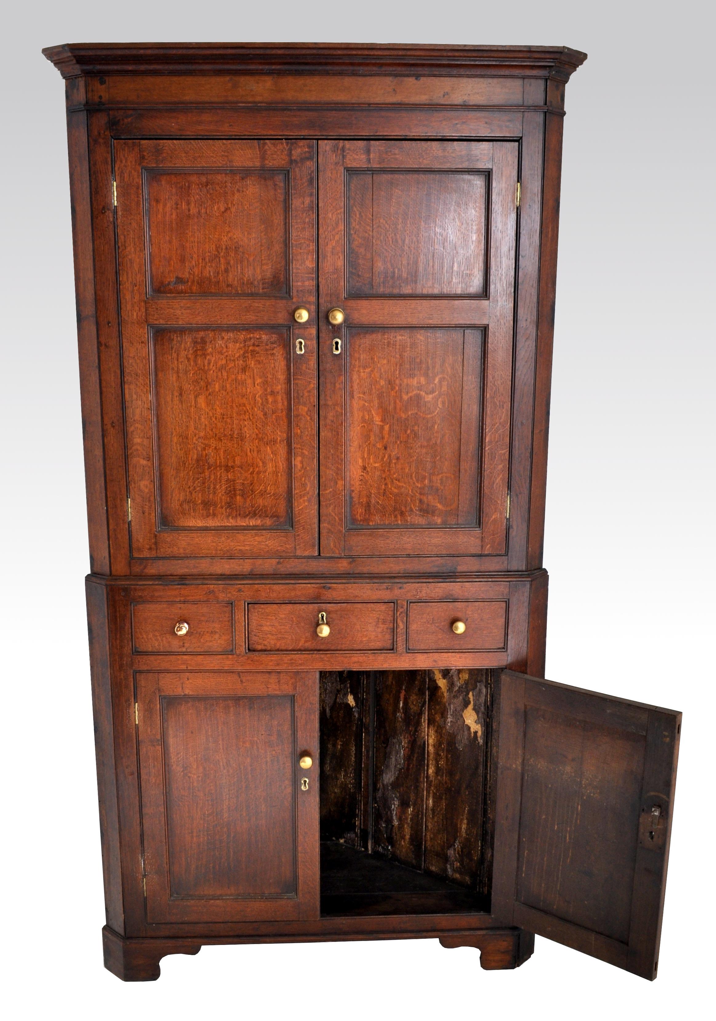 Antique English Georgian George III Oak Corner Cabinet, circa 1780 3