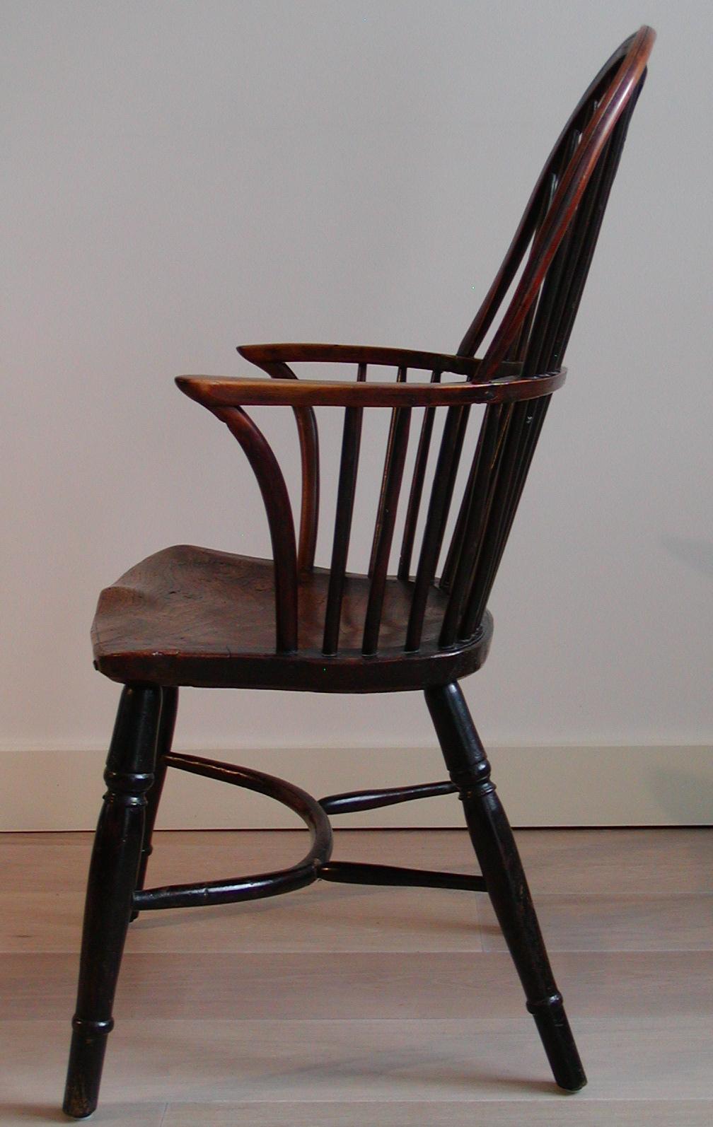 Sculpté à la main Fauteuil Windsor anglais ancien de style géorgien en vente