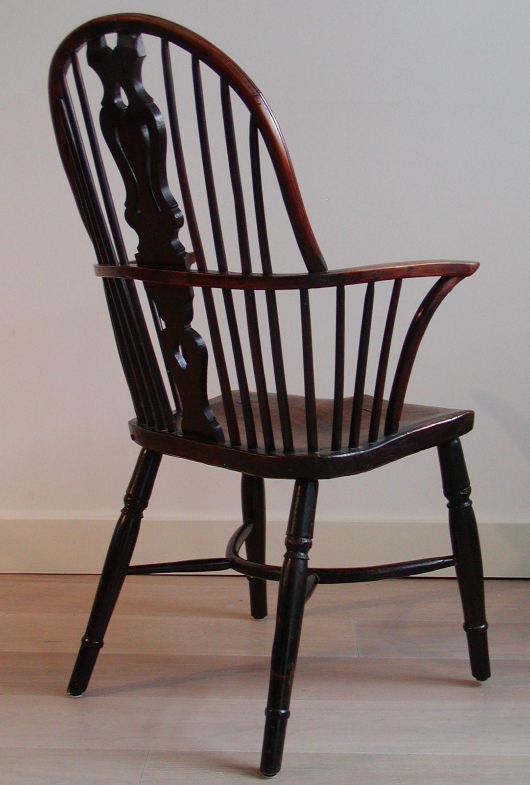 Antiker englischer georgianischer High Windsor-Sessel (Eibenholz) im Angebot