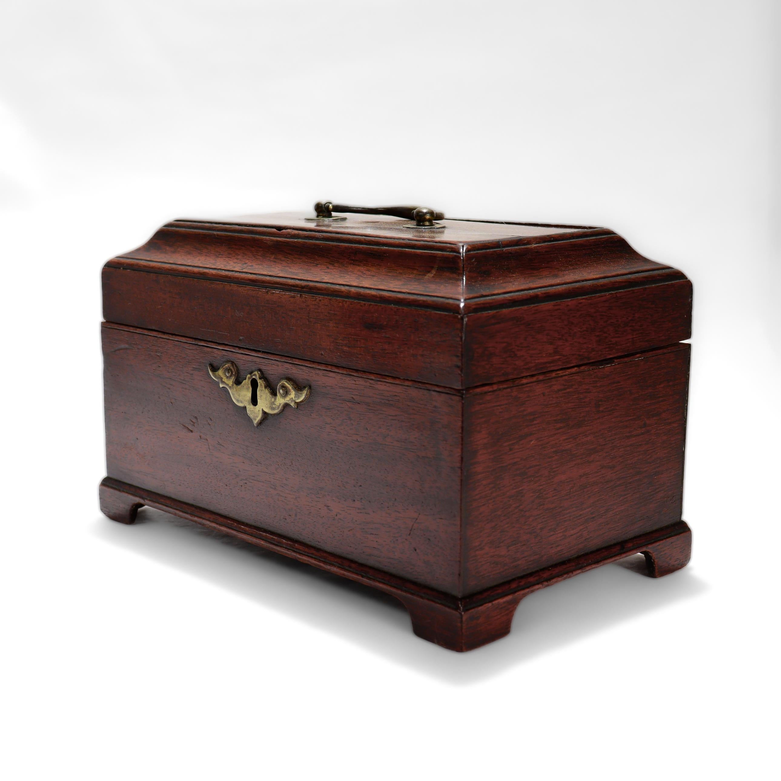 Boîte à thé antique anglaise géorgienne III en acajou en vente 3