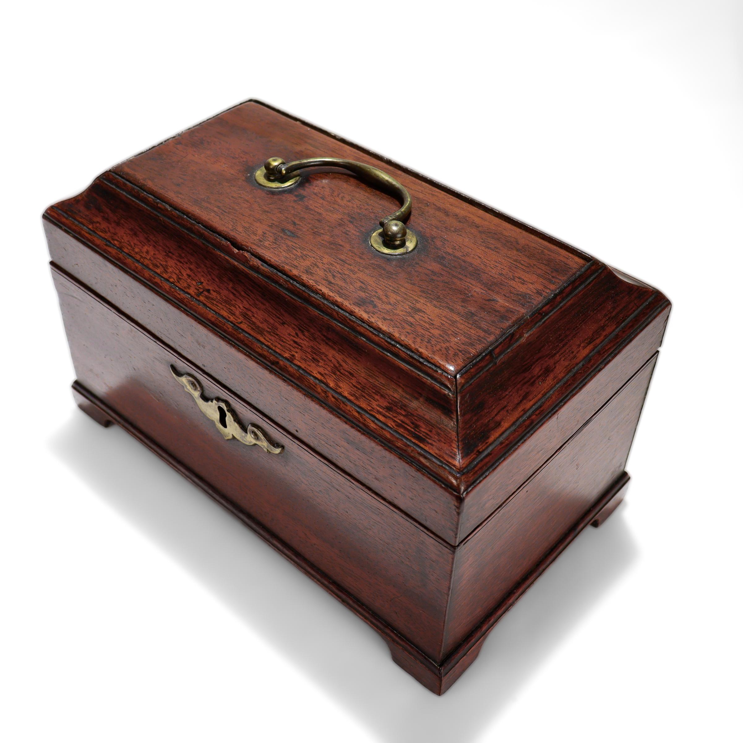 Boîte à thé antique anglaise géorgienne III en acajou en vente 4