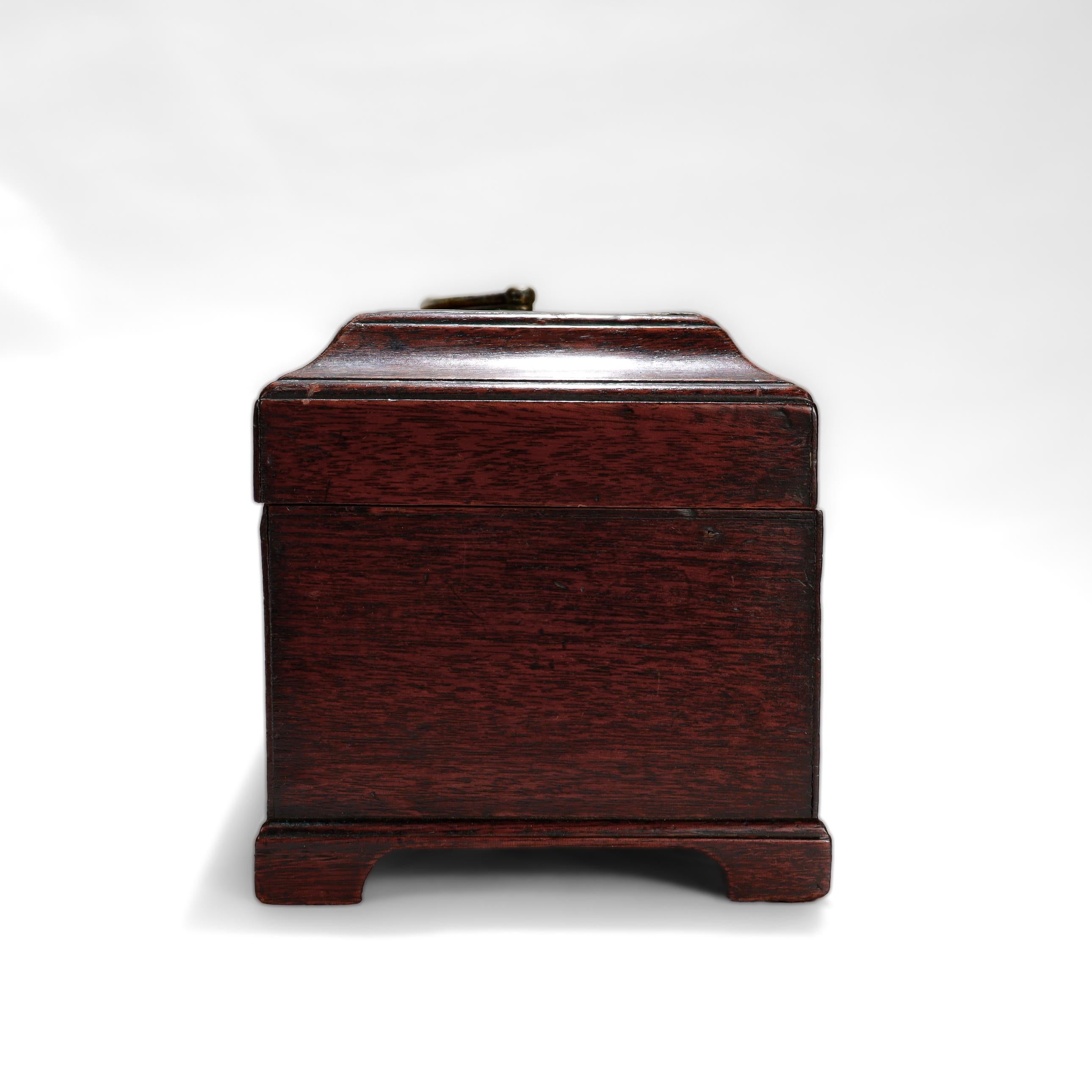 Boîte à thé antique anglaise géorgienne III en acajou Bon état - En vente à Philadelphia, PA