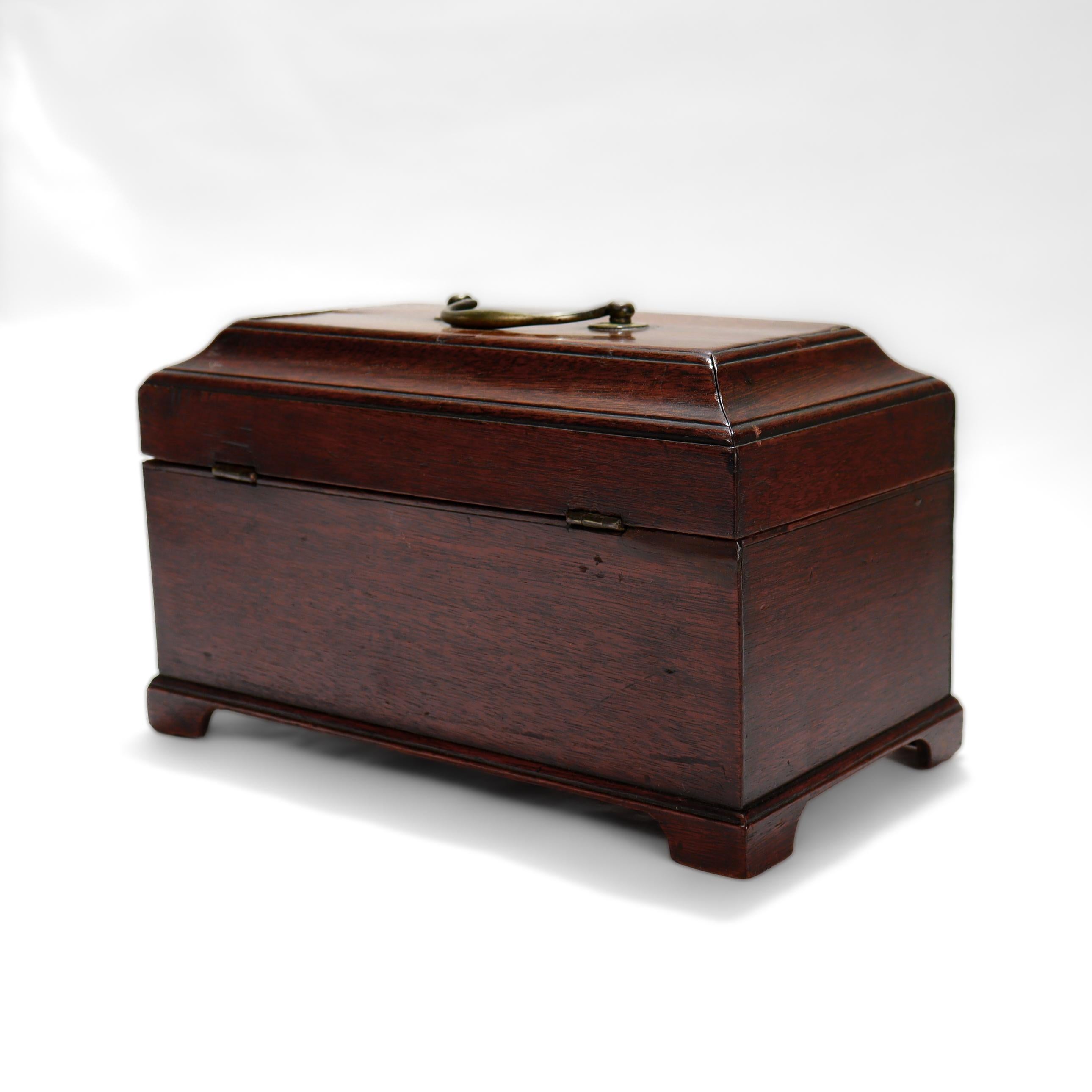 XIXe siècle Boîte à thé antique anglaise géorgienne III en acajou en vente