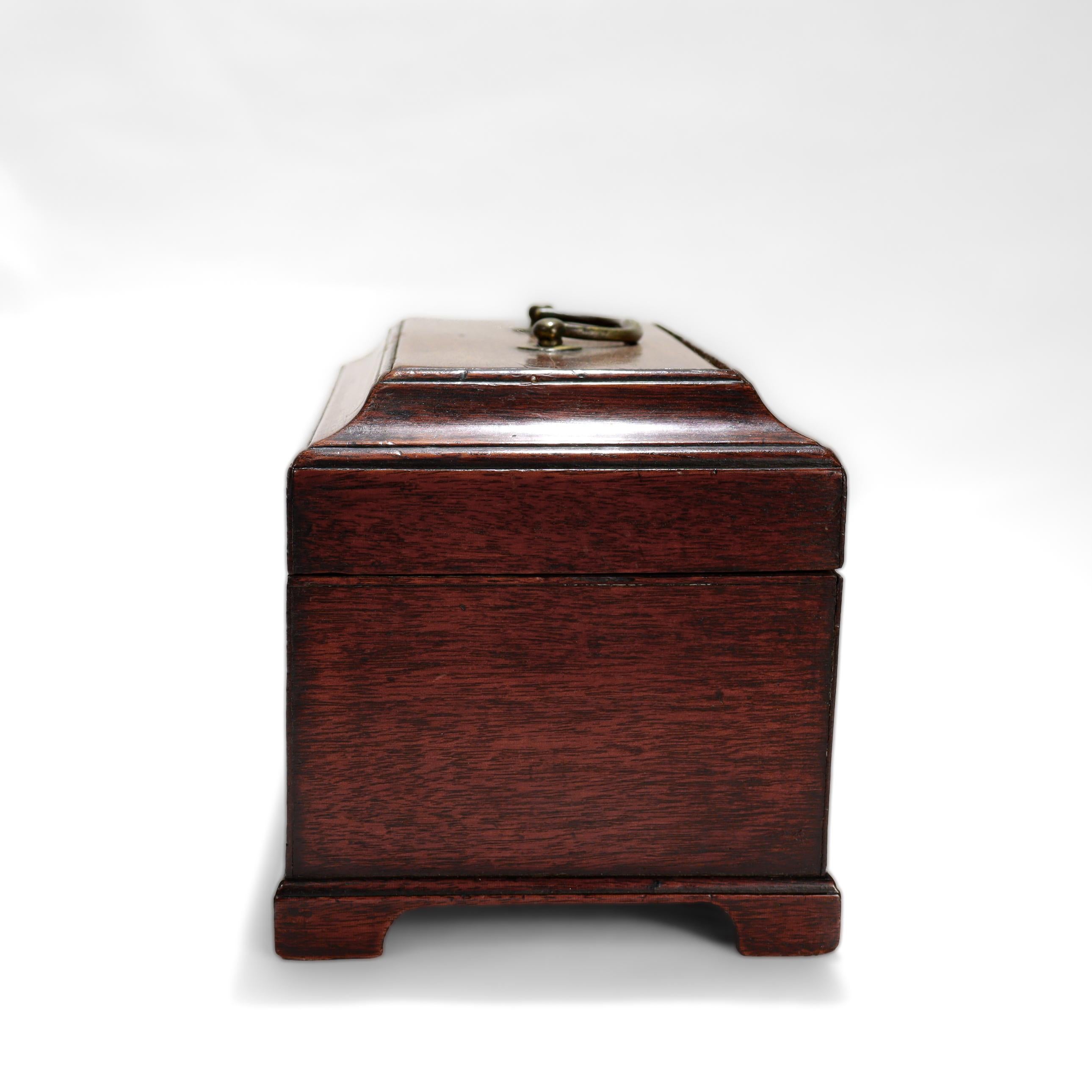 Boîte à thé antique anglaise géorgienne III en acajou en vente 2