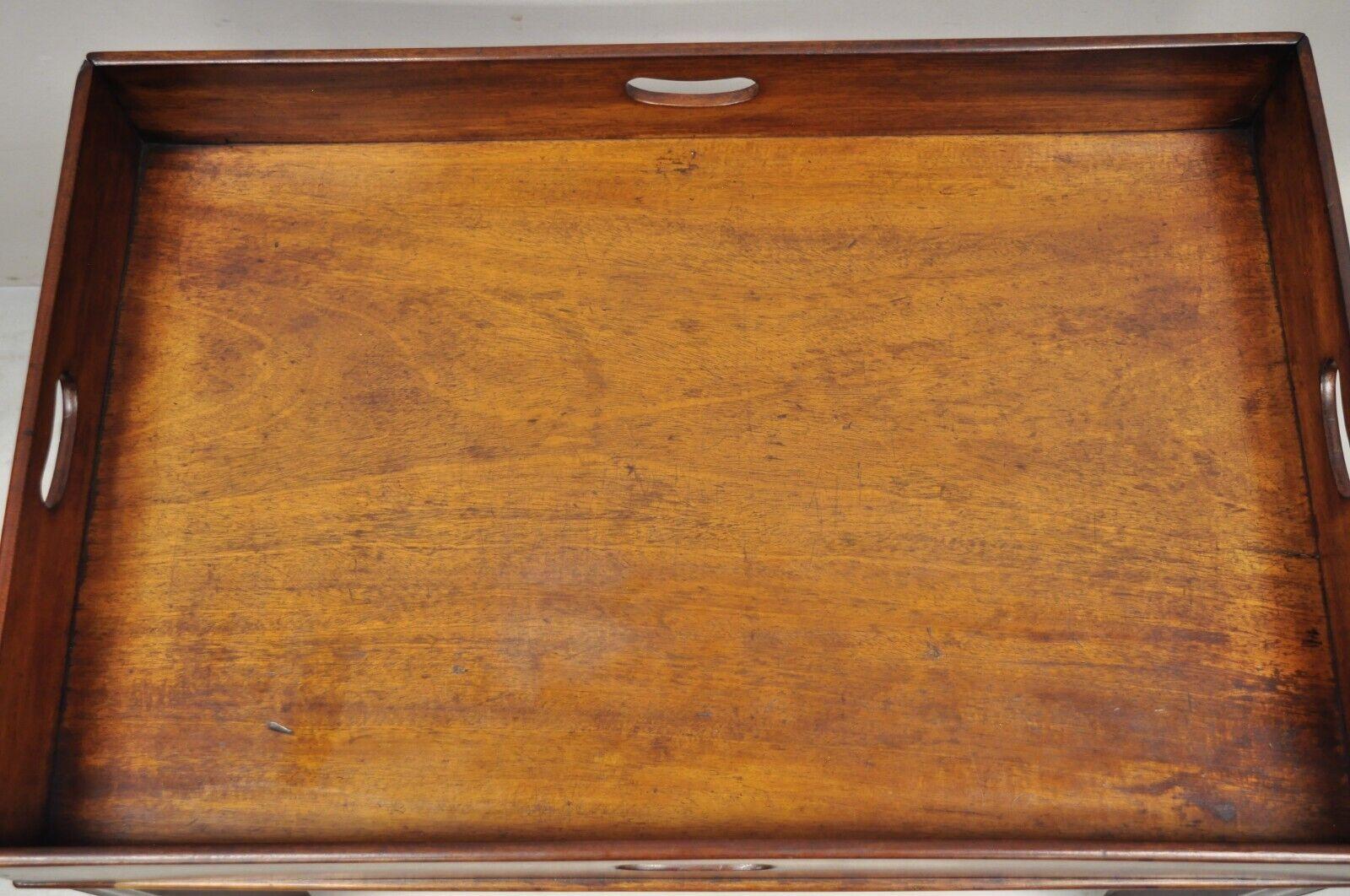 Antiker englischer Couchtisch aus georgianischem Mahagoni im Butler's-Stil mit Schwalbenschwanz im Zustand „Gut“ im Angebot in Philadelphia, PA