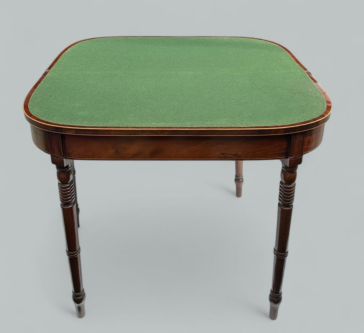 Antigua mesa auxiliar inglesa georgiana de caoba plegable para juegos de cartas y té 19Ct siglo XIX en venta