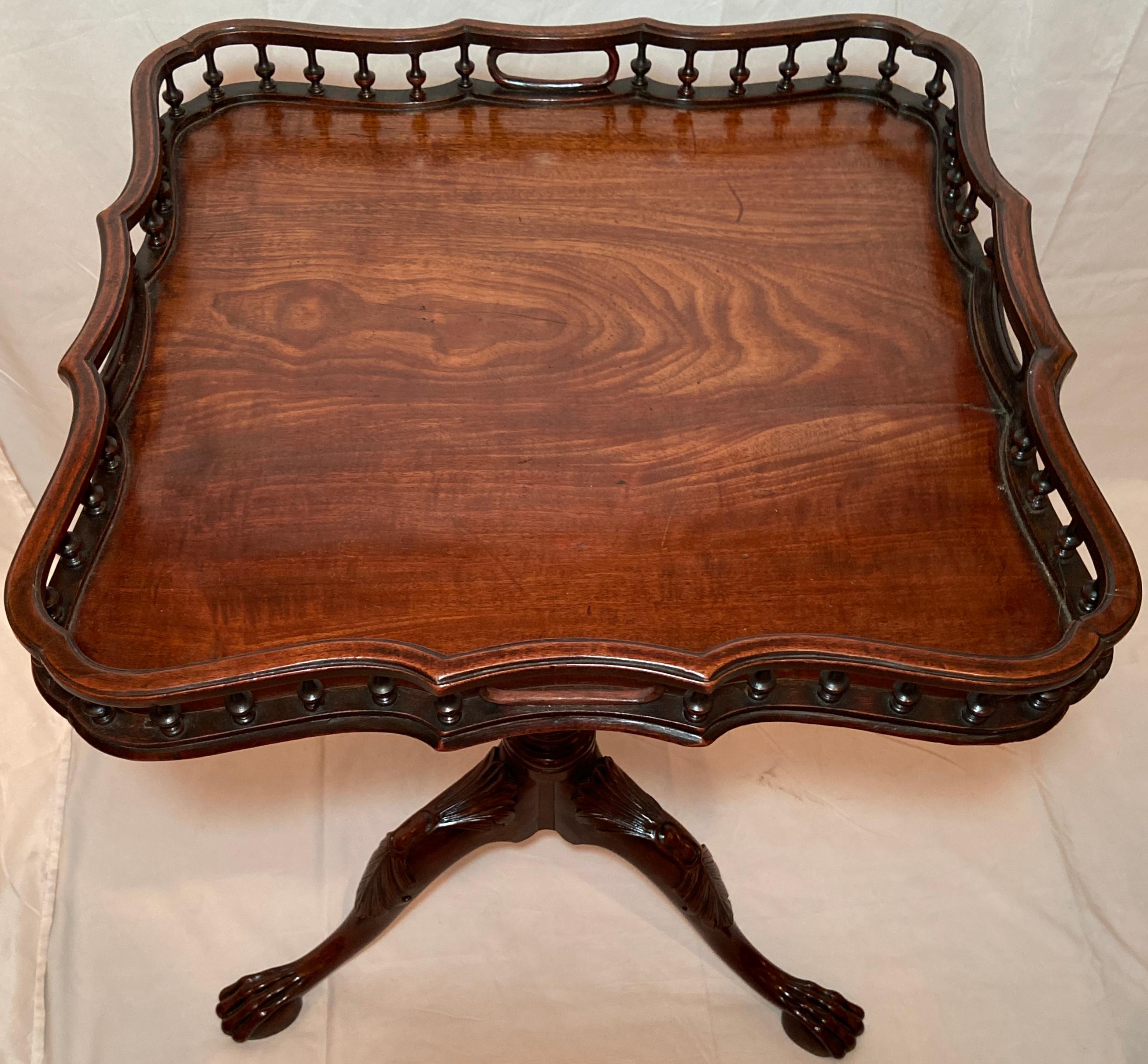 Antique English Georgian Mahogany Galleried Tilt-Top Pie Crust Table, Circa 1840 In Good Condition For Sale In New Orleans, LA