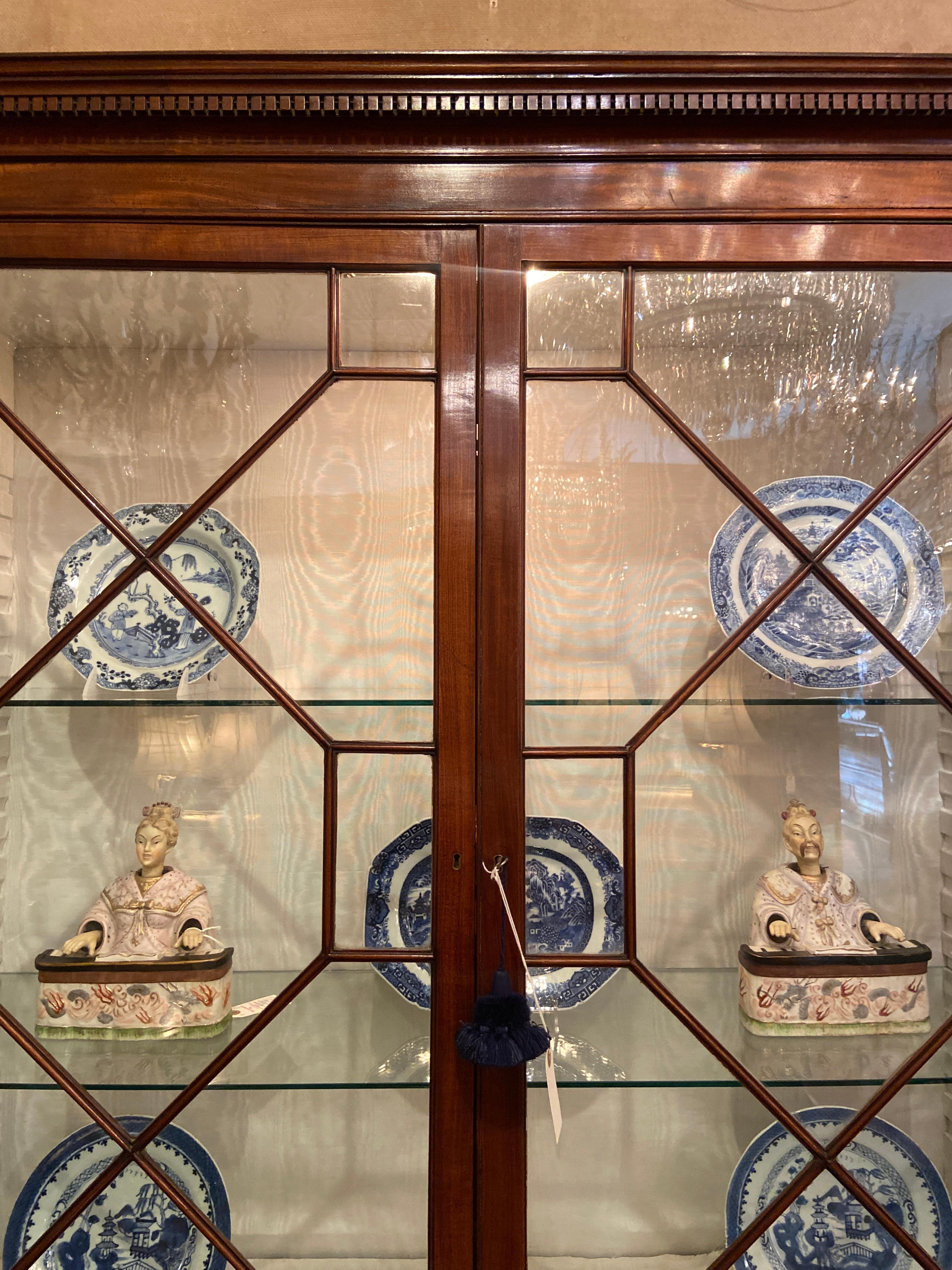 Antique English Georgian Mahogany Glass-Front Bookcase, circa 1810-1820 For Sale 8