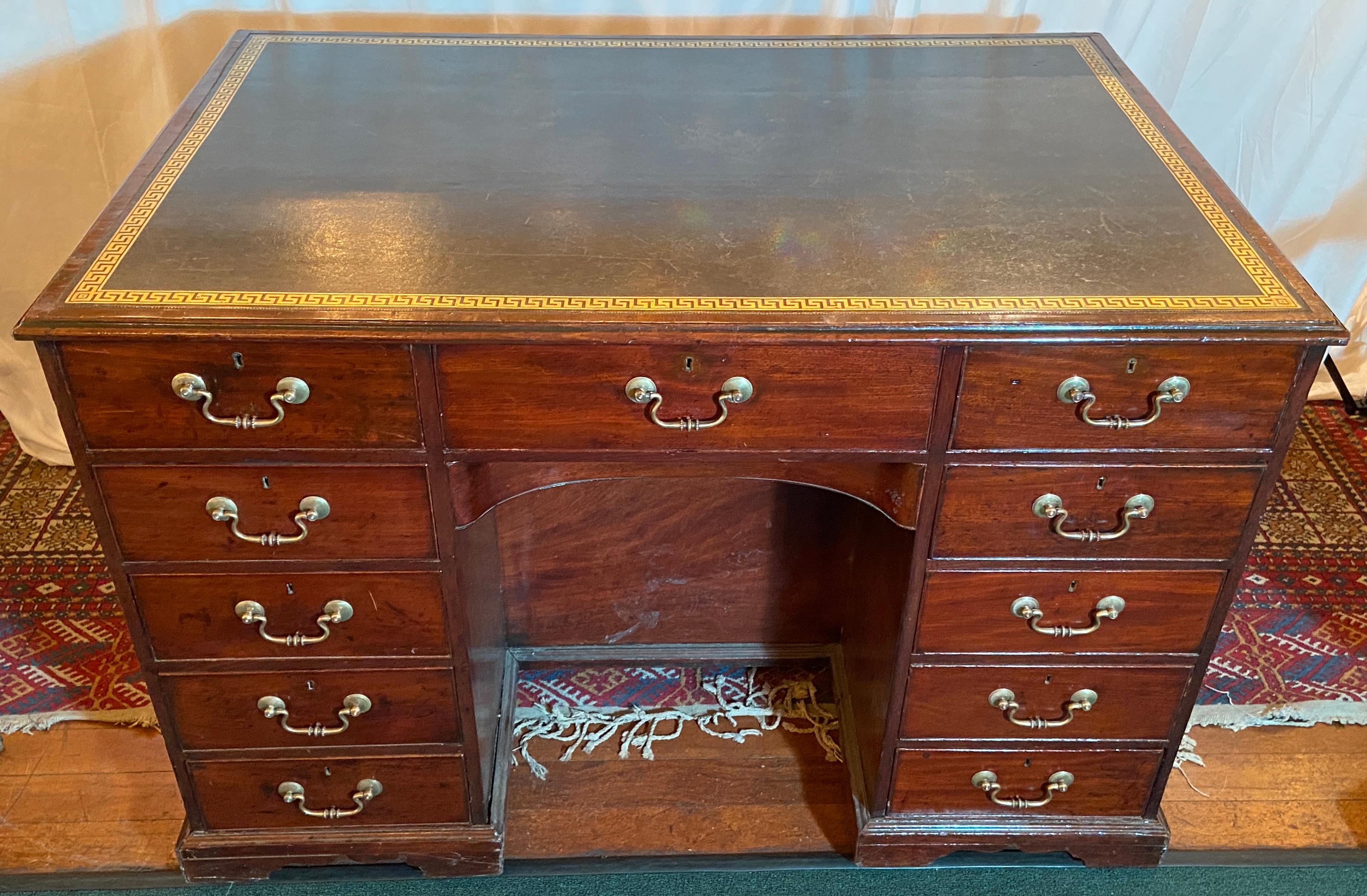 Antique English Georgian Mahogany Partner's / Architect's Desk, circa 1820-1830 In Good Condition For Sale In New Orleans, LA