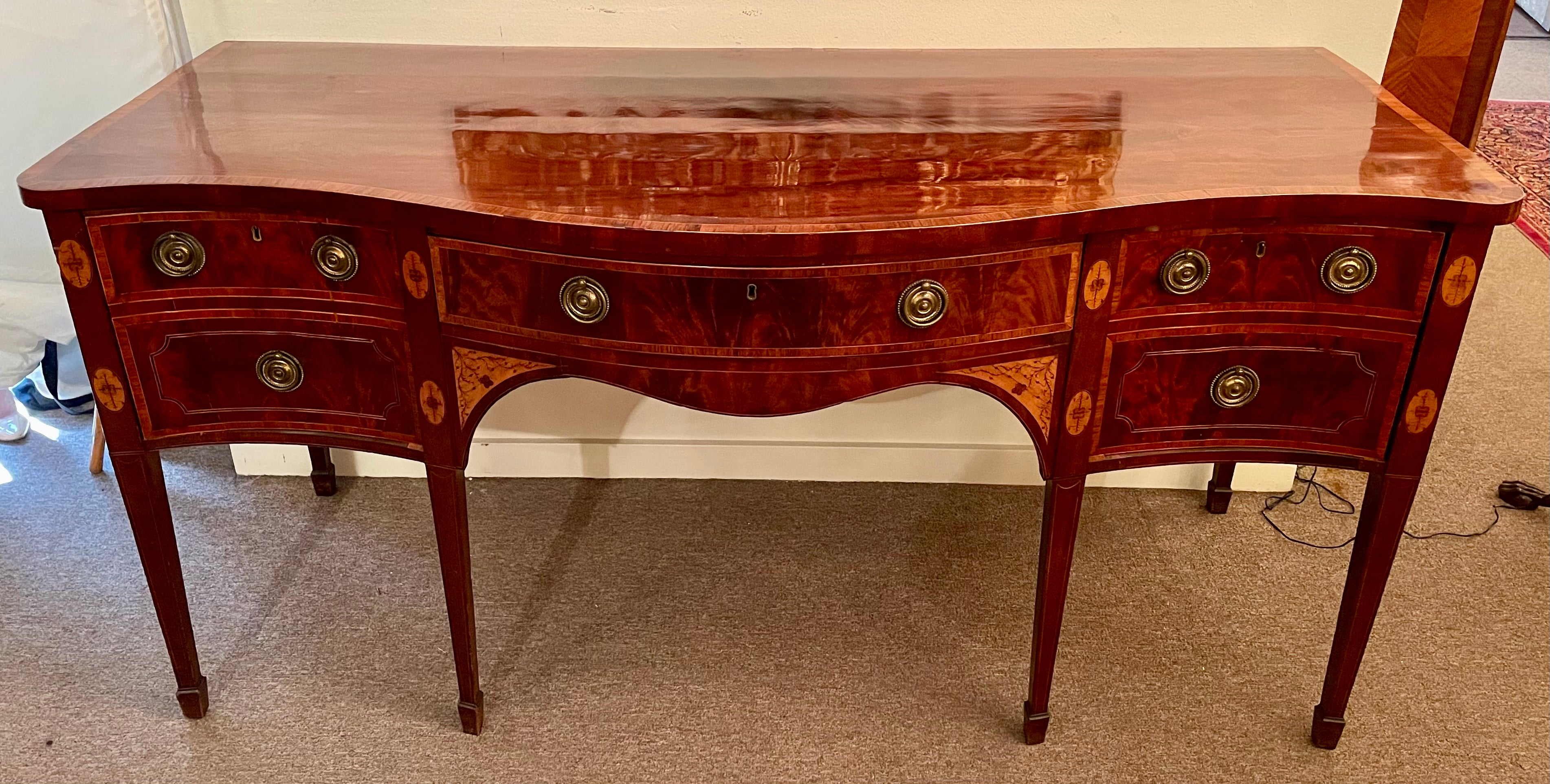 Antique English Georgian Mahogany Sideboard with Inlay, Circa 1800. In Good Condition For Sale In New Orleans, LA