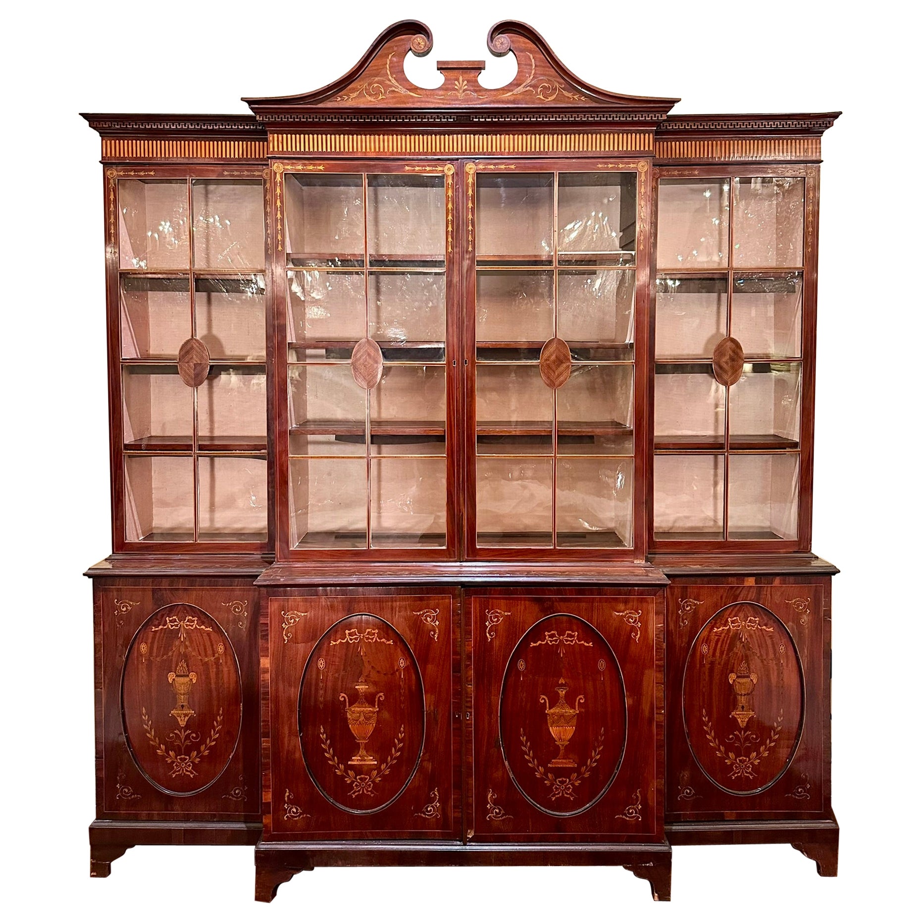Antike englische georgianische Mahagoni mit Intarsien Breakfront Bücherregal Circa 1800-1820