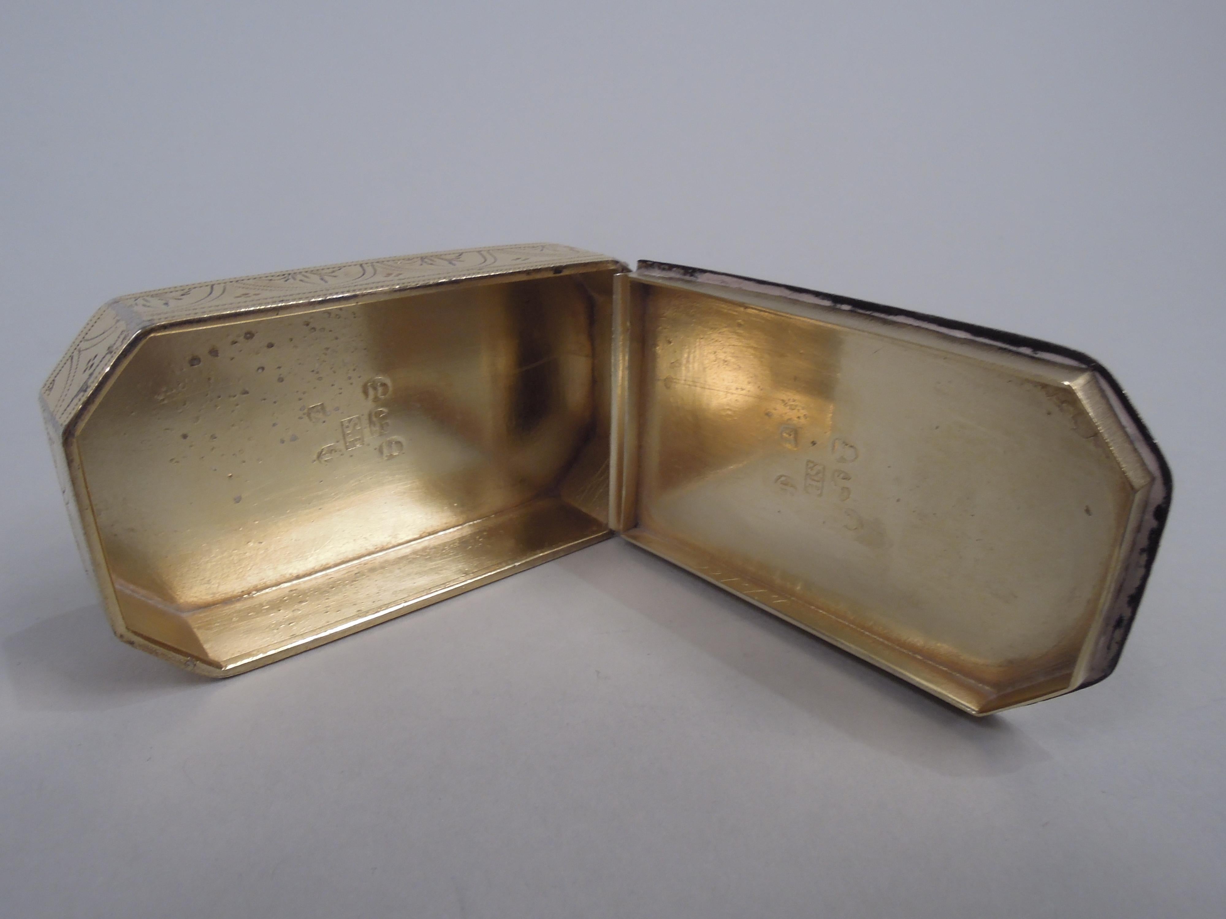 Antique English Georgian Neoclassical Silver Gilt Snuffbox, 1823 In Good Condition For Sale In New York, NY