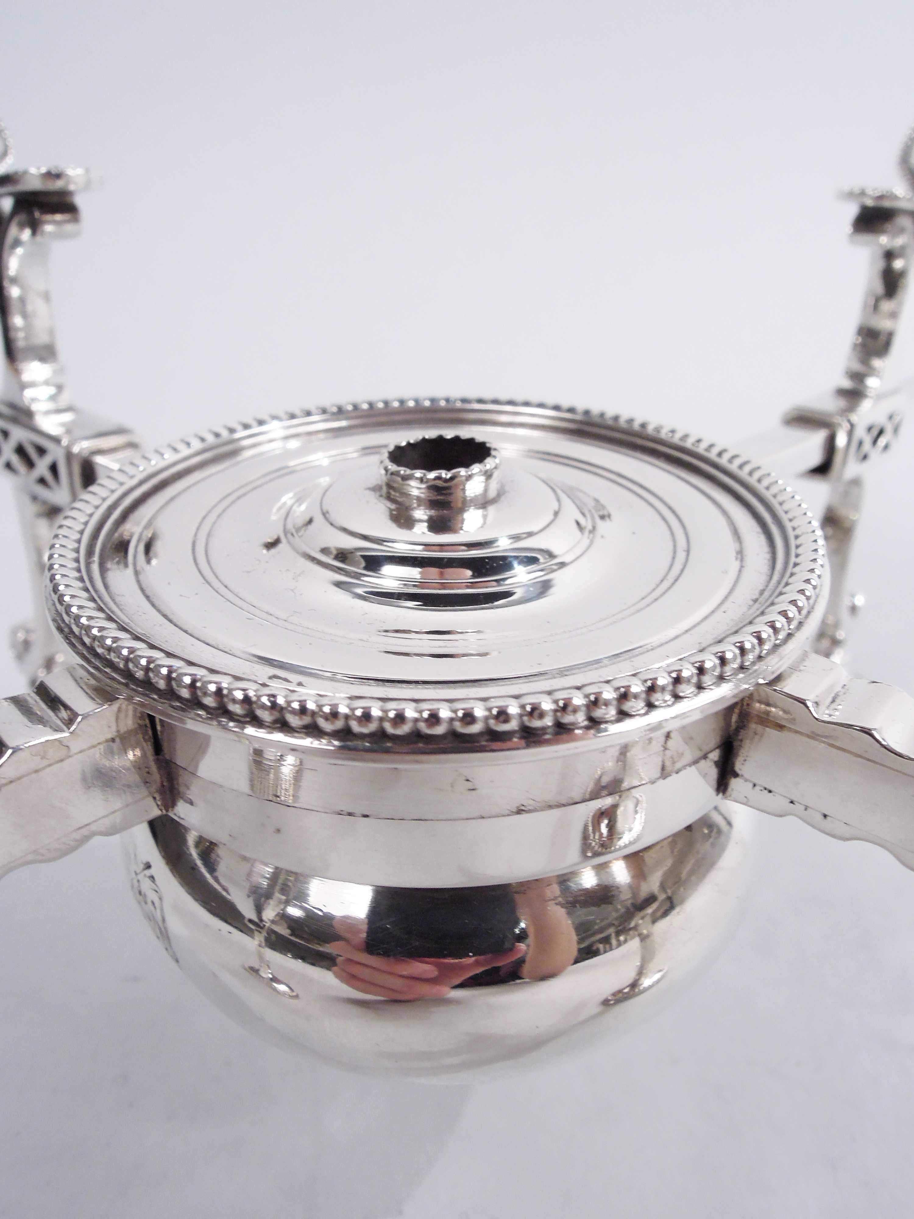 Antique English Georgian Neoclassical Sterling Silver Dish Cross, 1783 In Good Condition In New York, NY