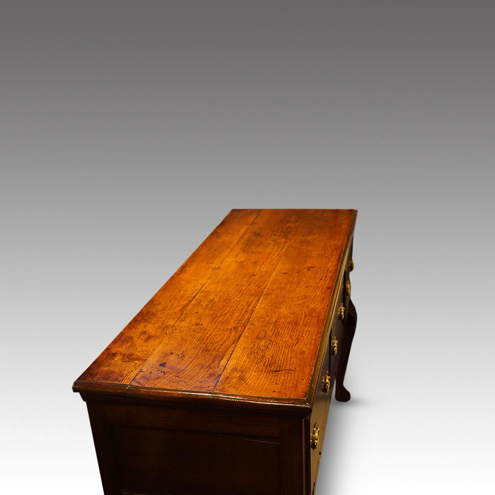 Antique English Georgian Oak Small Cabiole Leg Dresser Huntboard, circa 1830 7