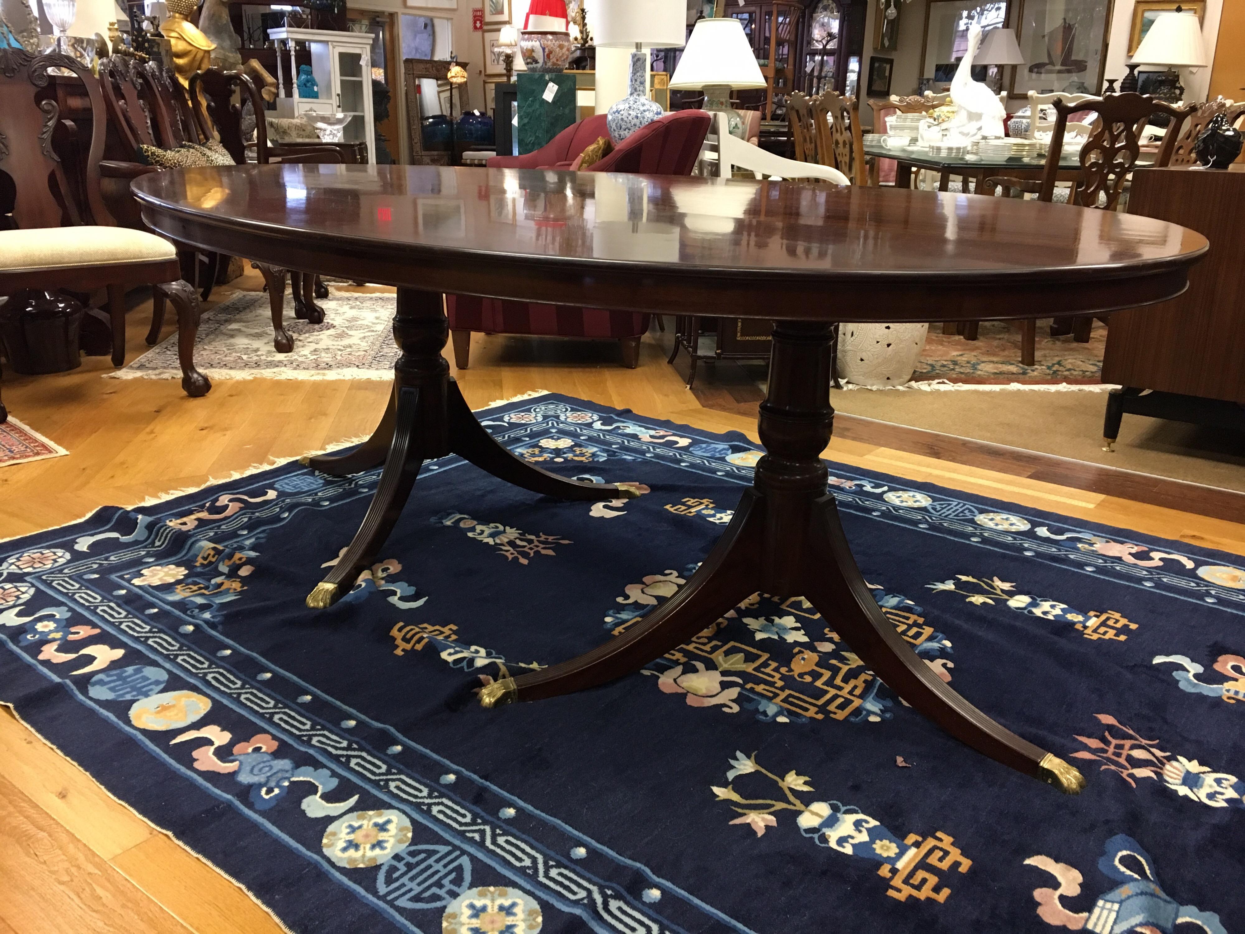 Antique English Georgian Oval Double Pedestal Dining Mahogany Table In Good Condition In West Hartford, CT