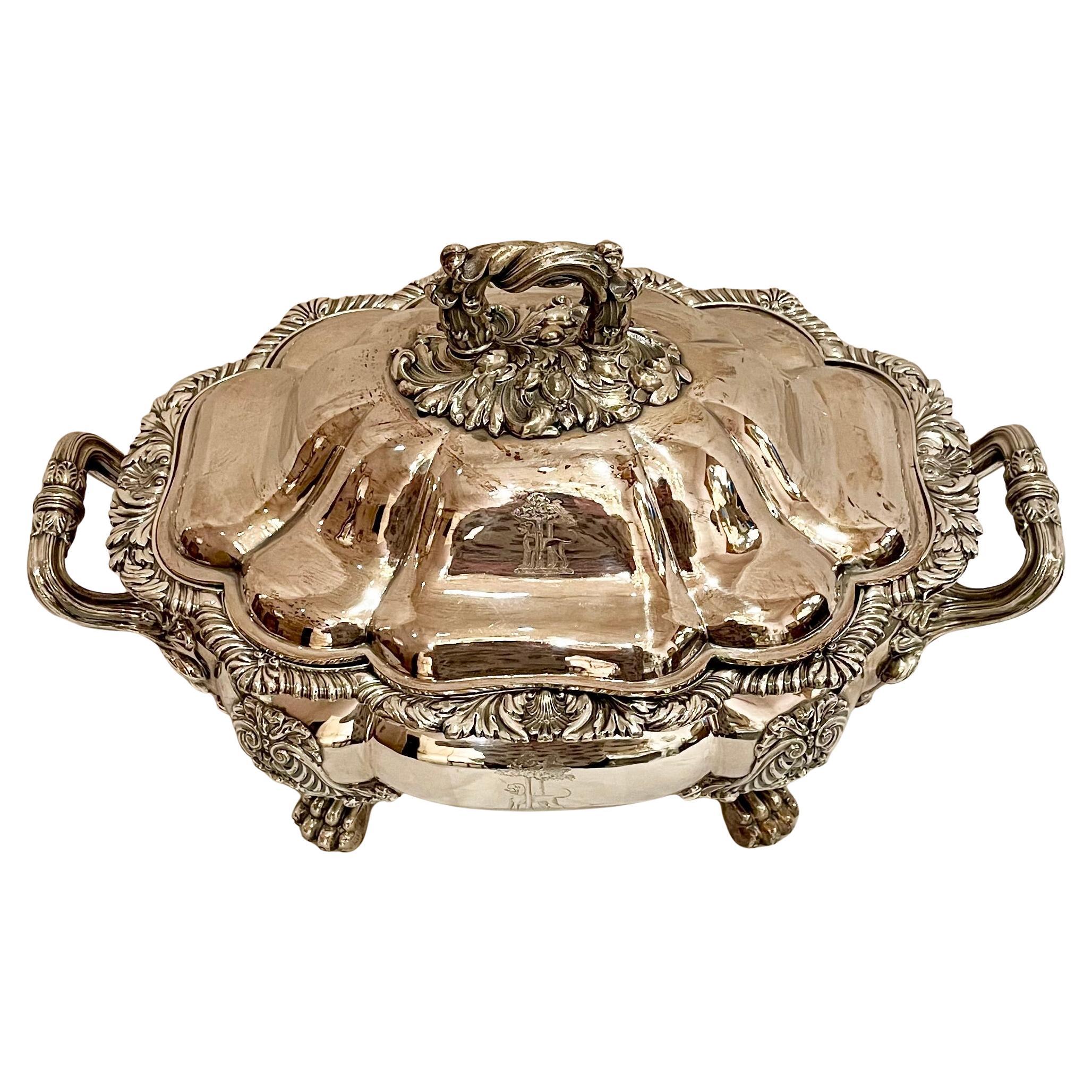 Sopera y Tapa de Plato de Plata de Sheffield del Periodo Georgiano Inglés Antiguo. en Bueno estado para la venta en New Orleans, LA