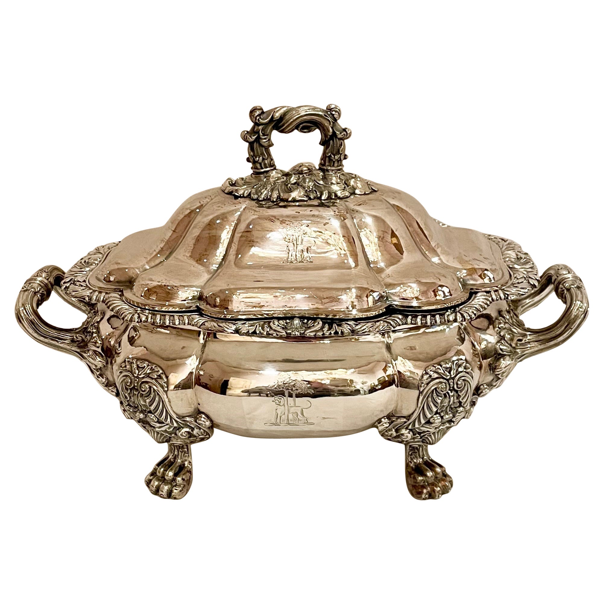 Ancienne soupière et couvercle en argent de Sheffield de l'époque géorgienne anglaise.