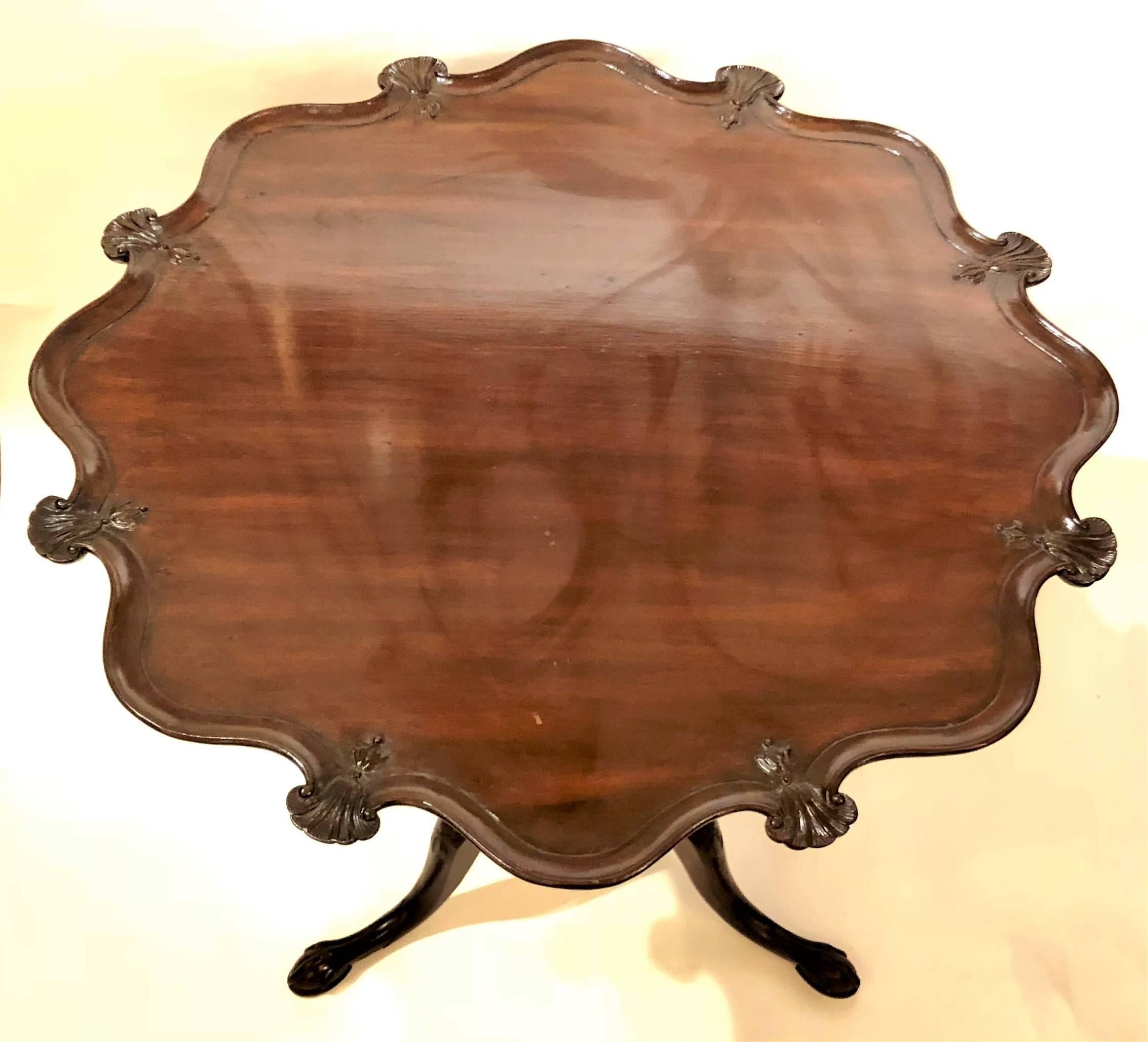 Antique English Georgian Pie-Crust Mahogany Table In Good Condition For Sale In New Orleans, LA