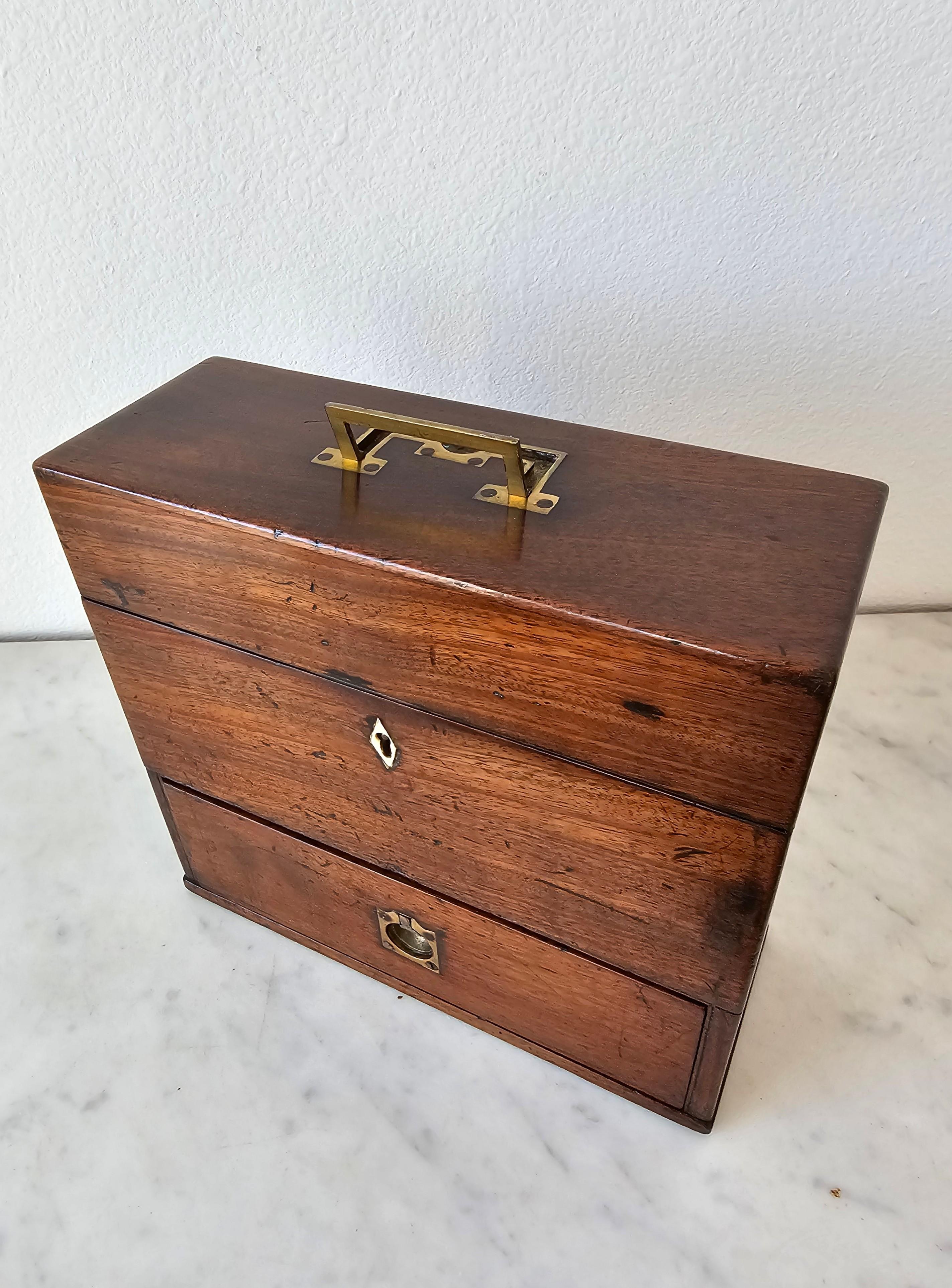Antique English Georgian Regency Period Mahogany Apothecary Box In Good Condition In Forney, TX