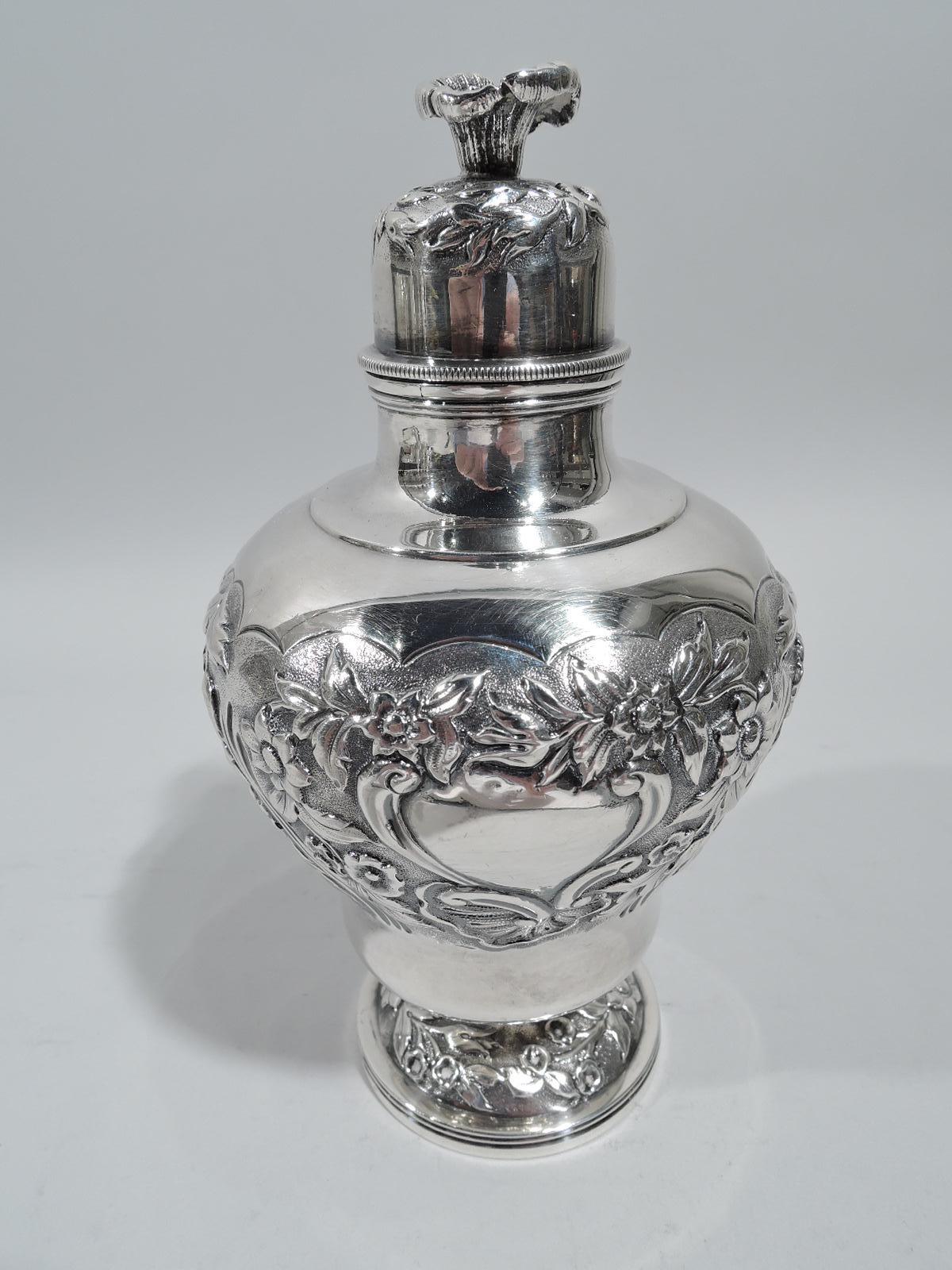 Antique English Georgian Regency Sterling Silver Tea Caddy In Good Condition In New York, NY