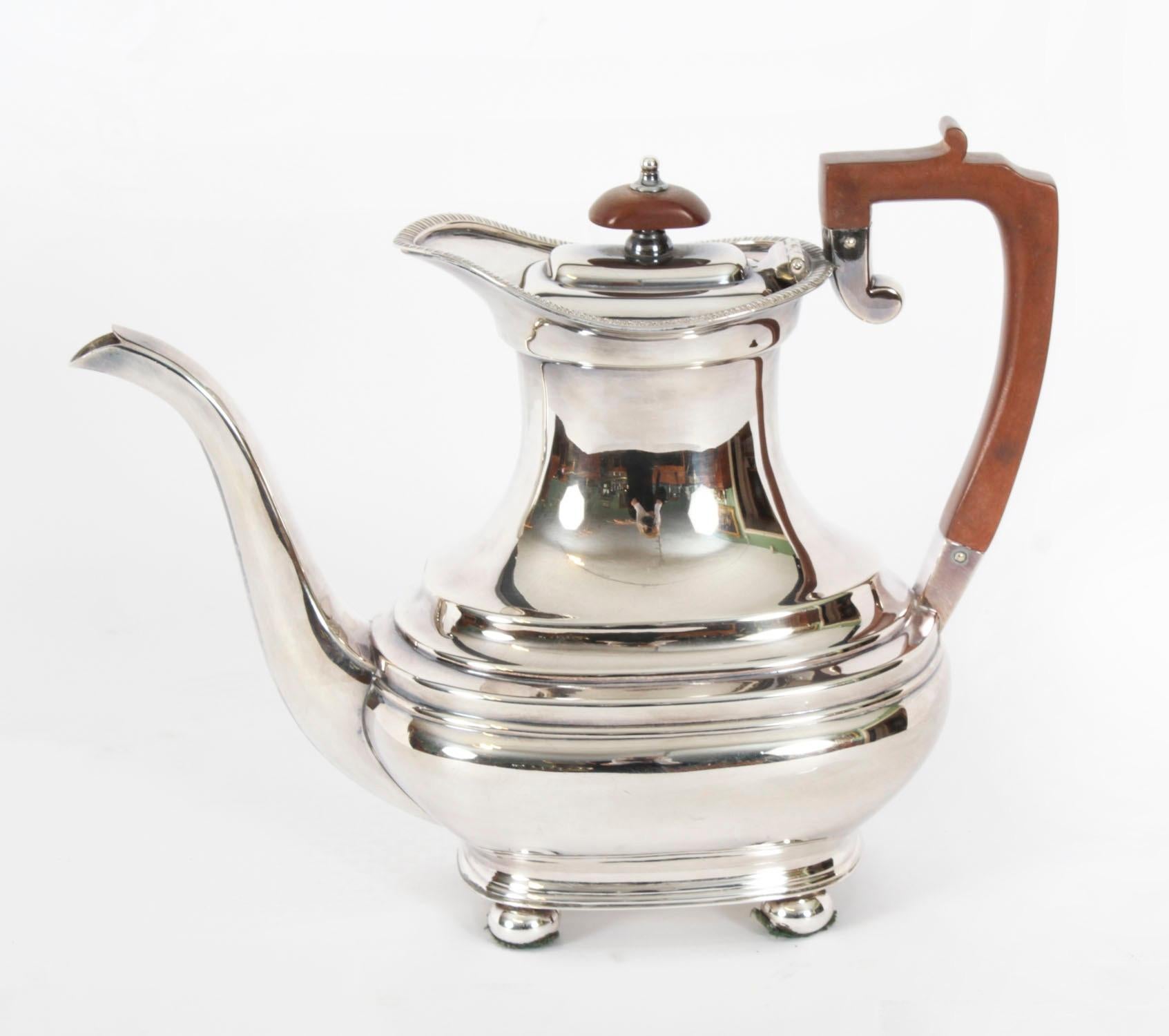 A superb antique Georgian Revival Harlequin Tea set with a Barker Ellis gallery tray, a Roberts & Belk three piece tea service and a Walker & Hall  cream jug, dating from the early 20th Century.

This oval silver plated tray features elegant