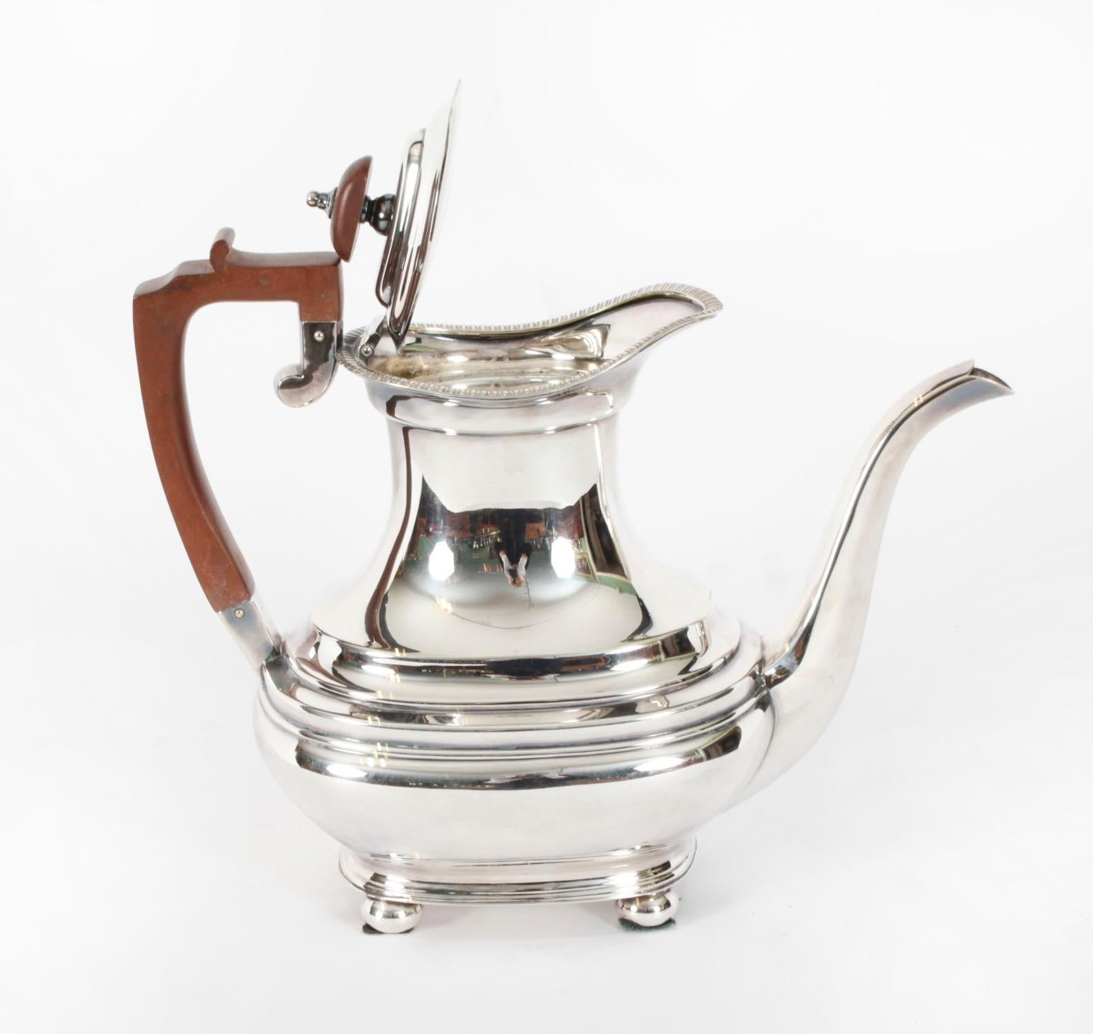 Antique English Georgian Revival Silver Plate Tea Service 20th Century In Good Condition In London, GB