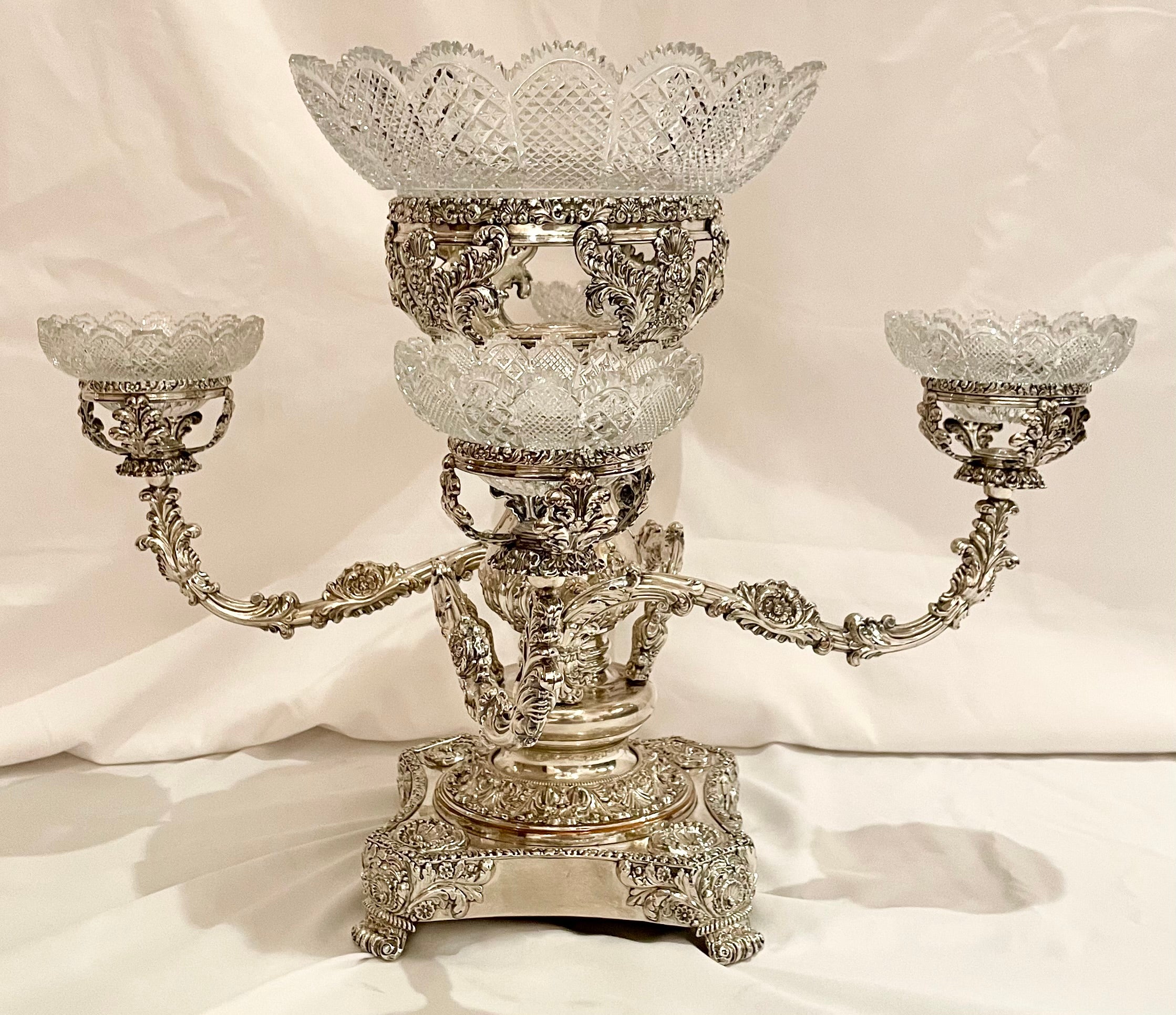 Antigua Epergne inglesa georgiana de Sheffield de plata y cristal tallado Inglés en venta