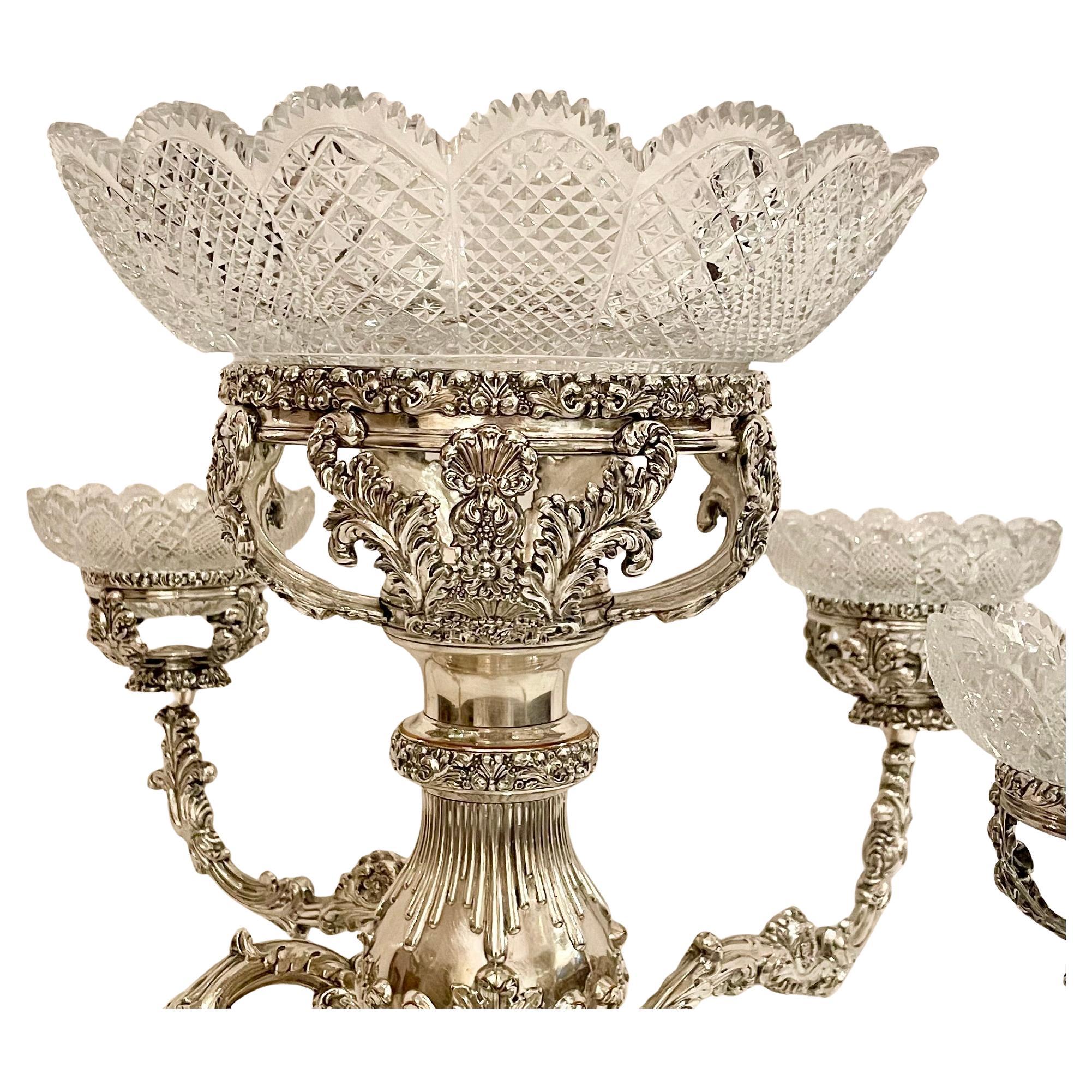 Antigua Epergne inglesa georgiana de Sheffield de plata y cristal tallado siglo XIX en venta