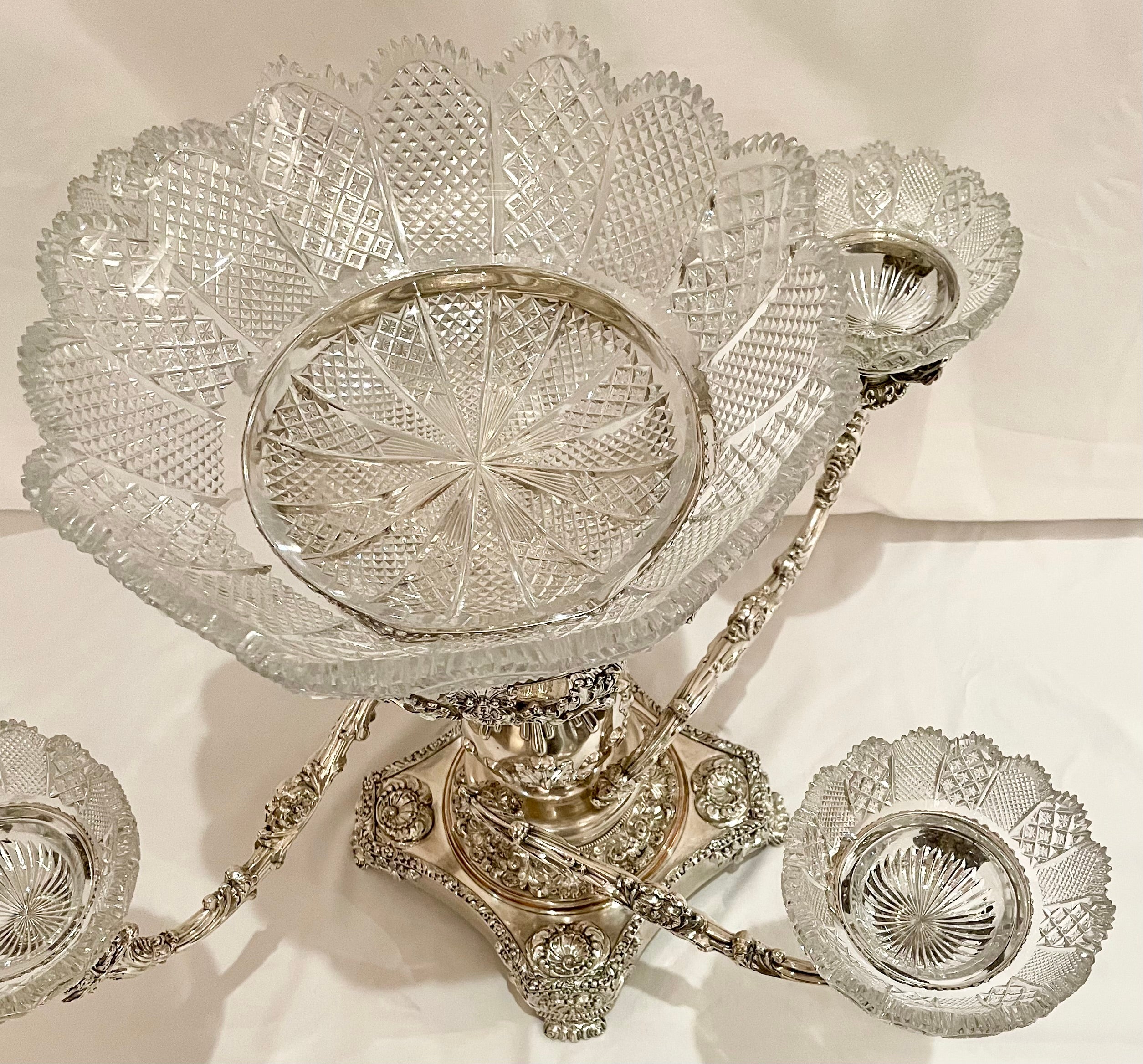 Antigua Epergne inglesa georgiana de Sheffield de plata y cristal tallado en venta 1