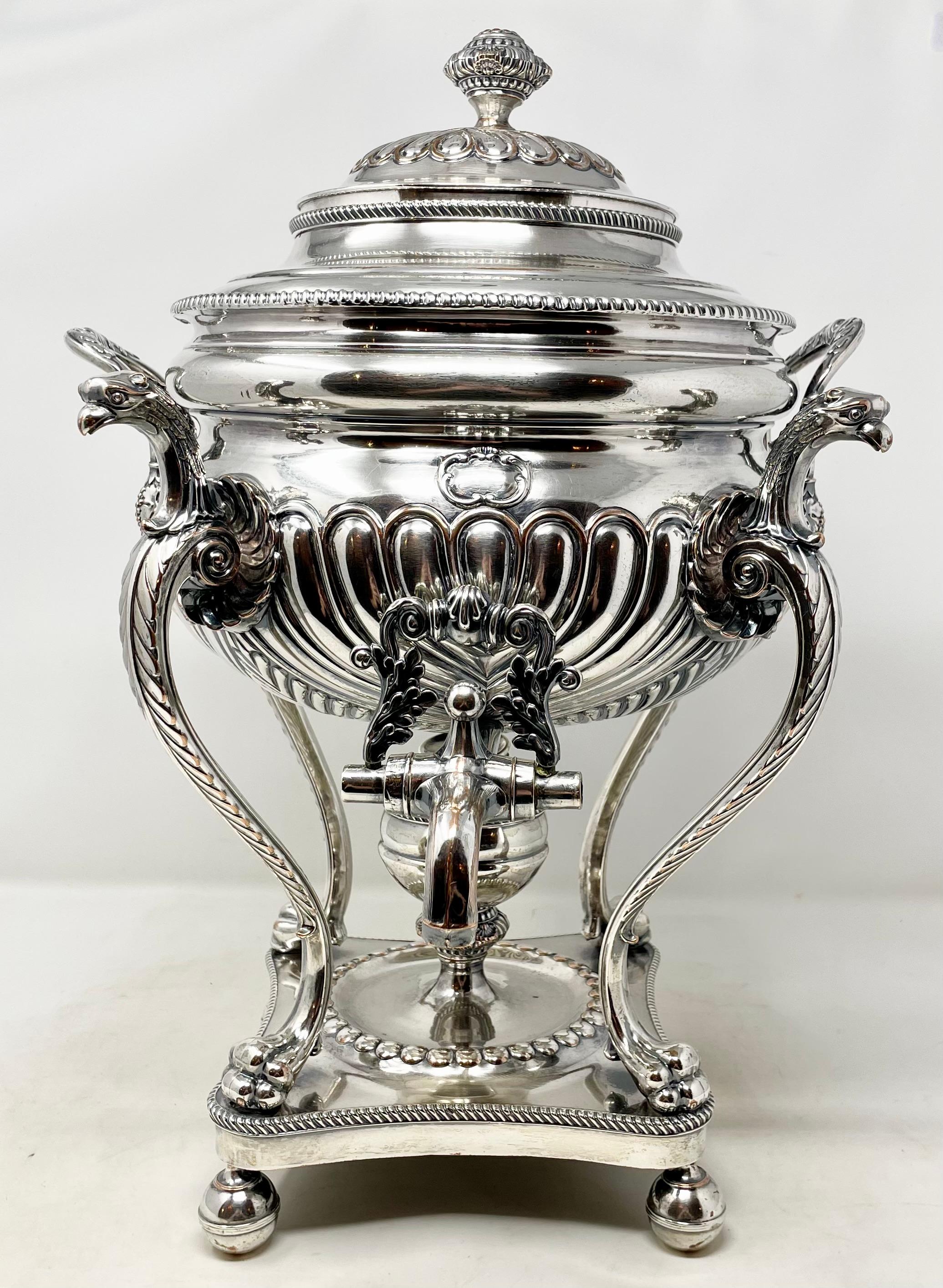 Georgien Ancienne urne en argent Sheffield pour le service du thé, Circa 1830-1840. en vente
