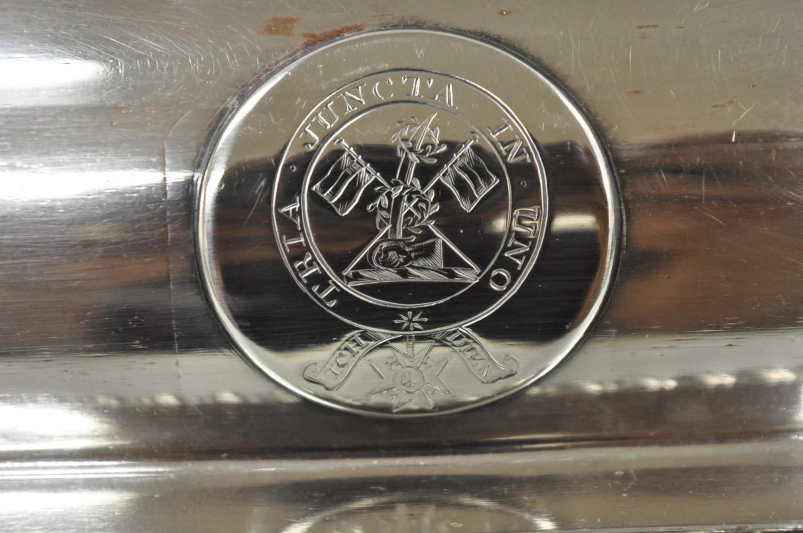 Antico piatto da portata georgiano inglese rivestito d'argento su piedini a conchiglia in legno In condizioni buone in vendita a Philadelphia, PA