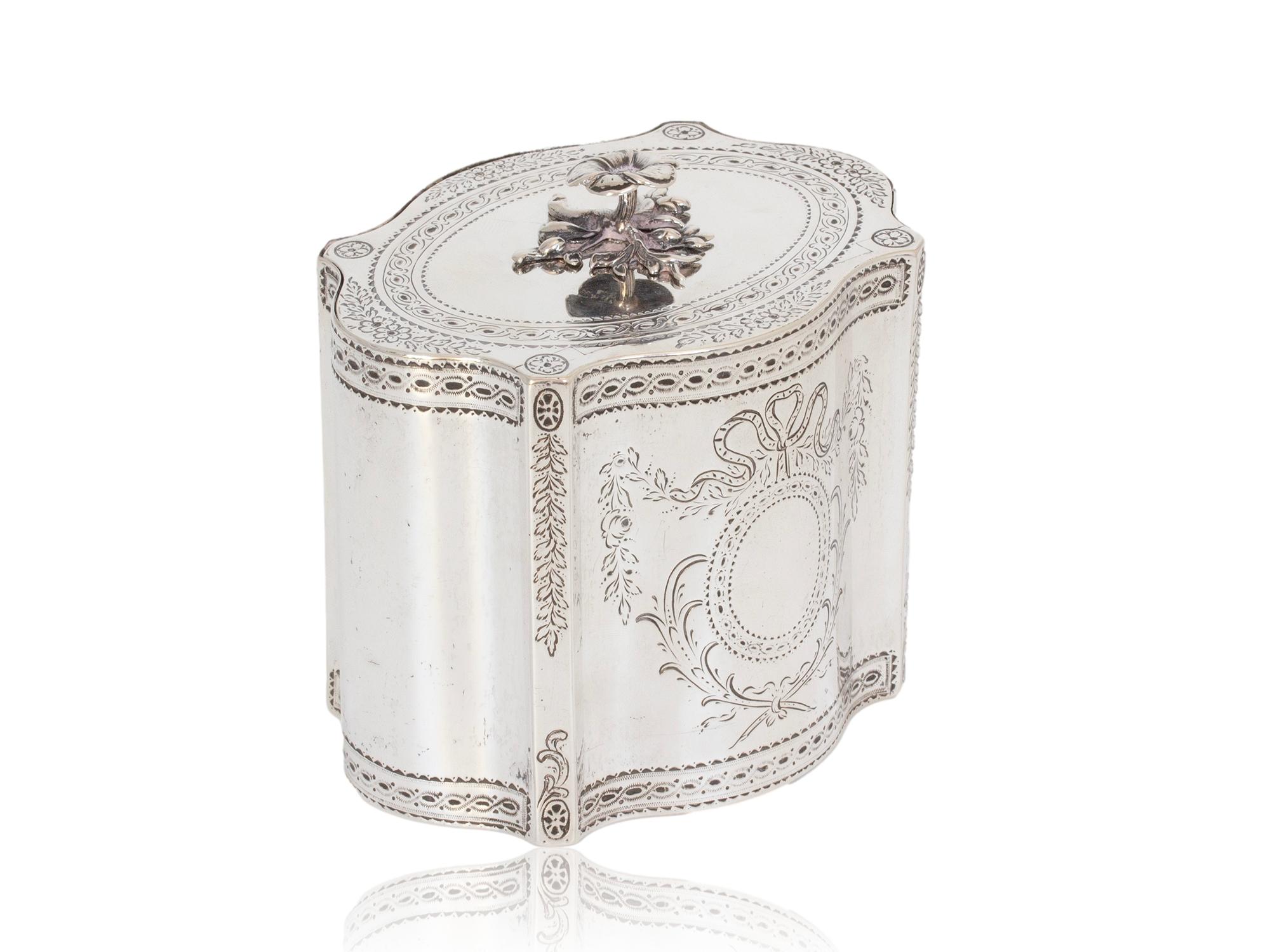 George III Ancienne boîte à thé en argent de style géorgien anglais par William Vincent en vente