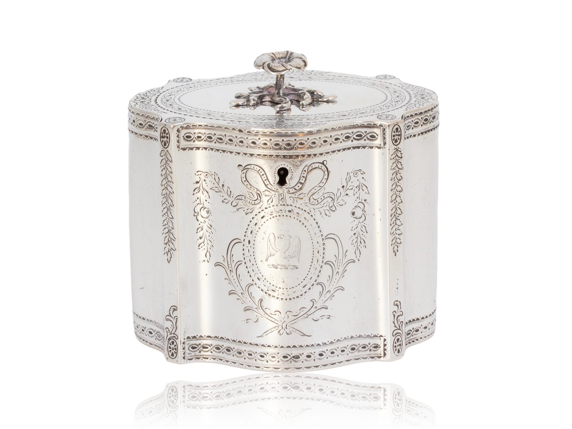 Anglais Ancienne boîte à thé en argent de style géorgien anglais par William Vincent en vente