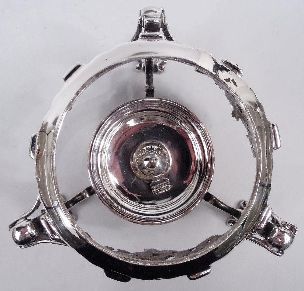 Antigua tetera inglesa georgiana de plata de ley sobre soporte siglo XVIII y antes en venta