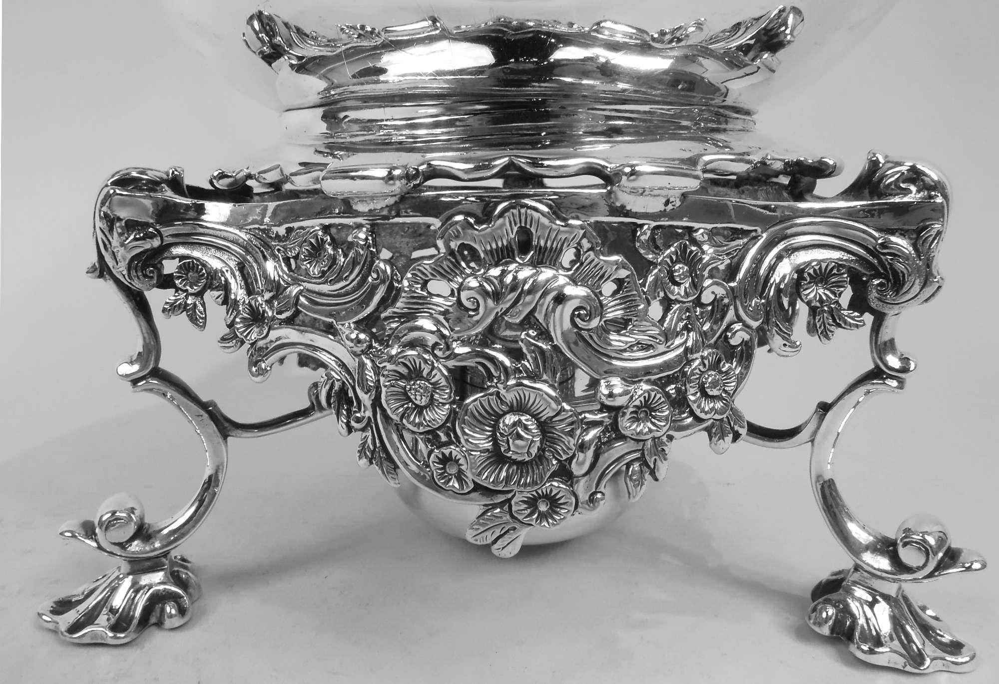 Antigua tetera inglesa georgiana de plata de ley sobre soporte en venta 1