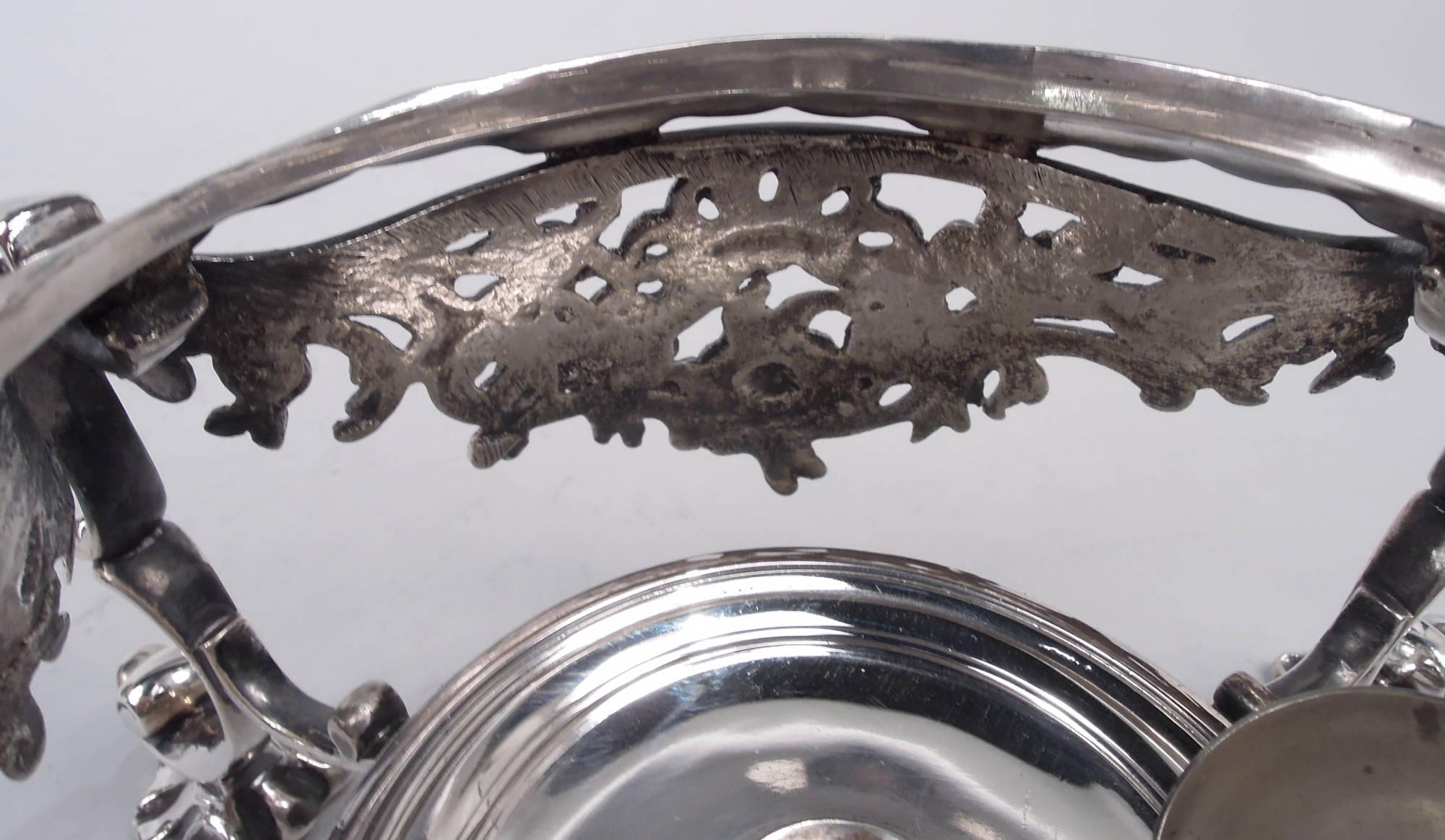 Antigua tetera inglesa georgiana de plata de ley sobre soporte en venta 2