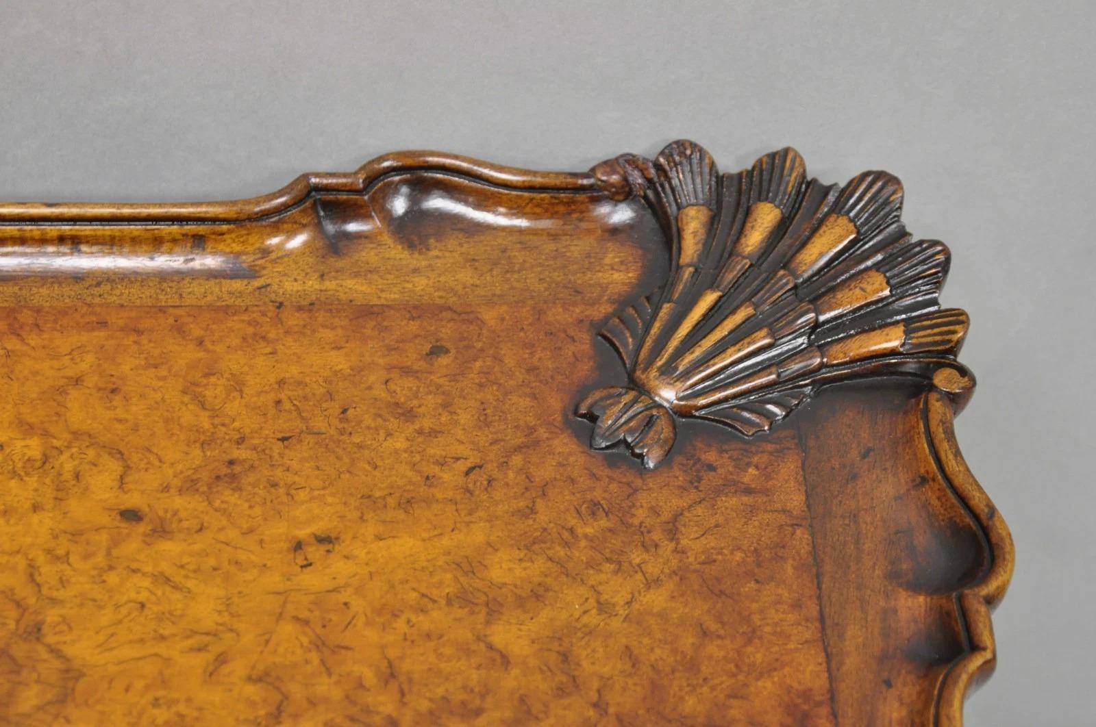 Antique English Georgian Style Burl Walnut Shell Carved Scalloped Coffee Table en vente 4