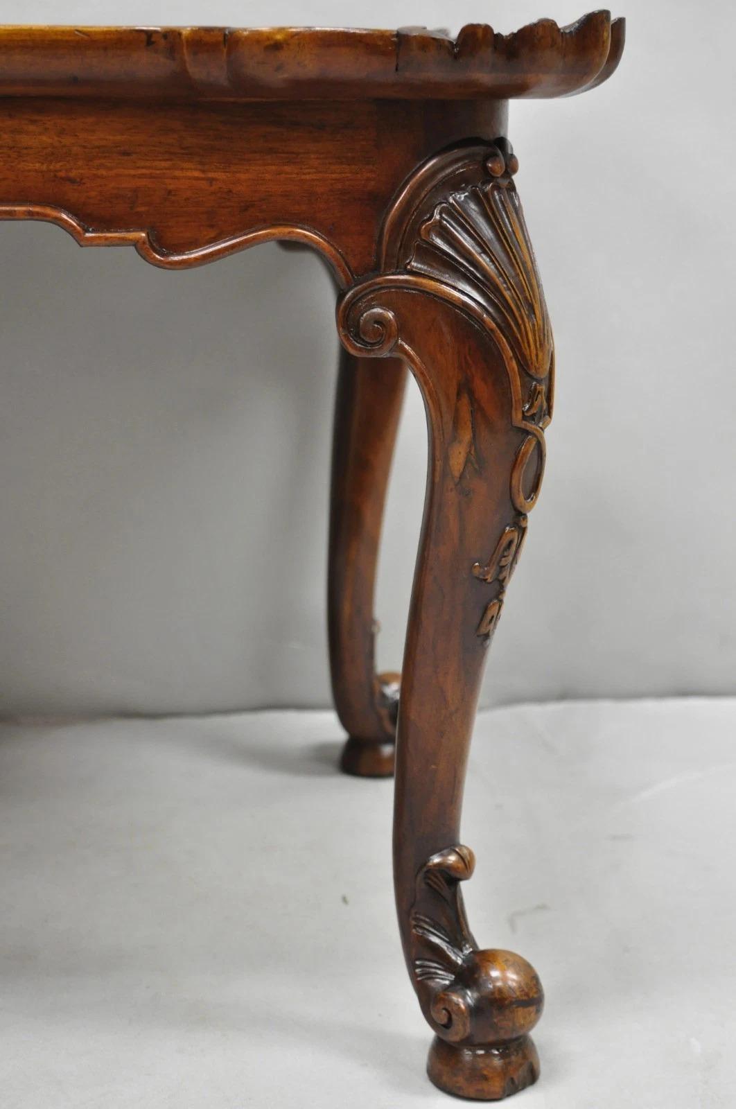 Antique English Georgian Style Burl Walnut Shell Carved Scalloped Coffee Table en vente 5