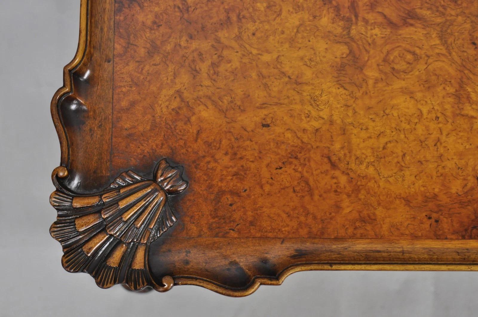 Antique English Georgian Style Burl Walnut Shell Carved Scalloped Coffee Table en vente 6